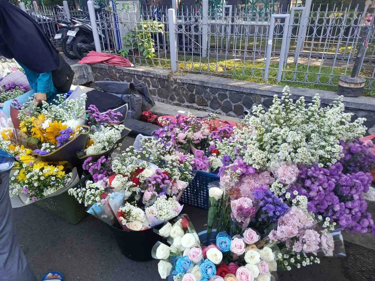 Penjual Bunga saat Acara Wisuda UIN Bandung (Sumber: Dokumentasi Penulis | Foto: Dias Ashari)