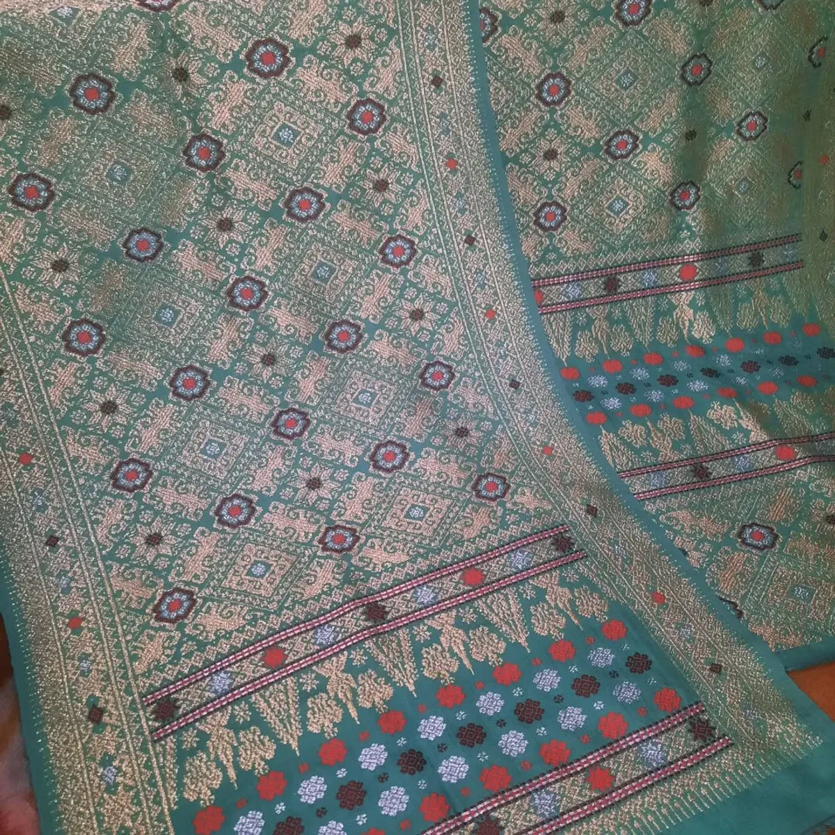 Koleksi songket tenun Palembang dari Duo Beradek Songket (Sumber: Duo Beradek Songket)