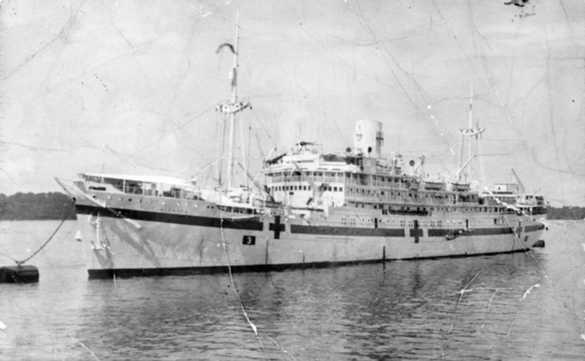 Kapal Tjitjalengka (Cicalengka) setelah dirombak menjadi rumah sakit darurat. (Sumber: Australian War Memorial)