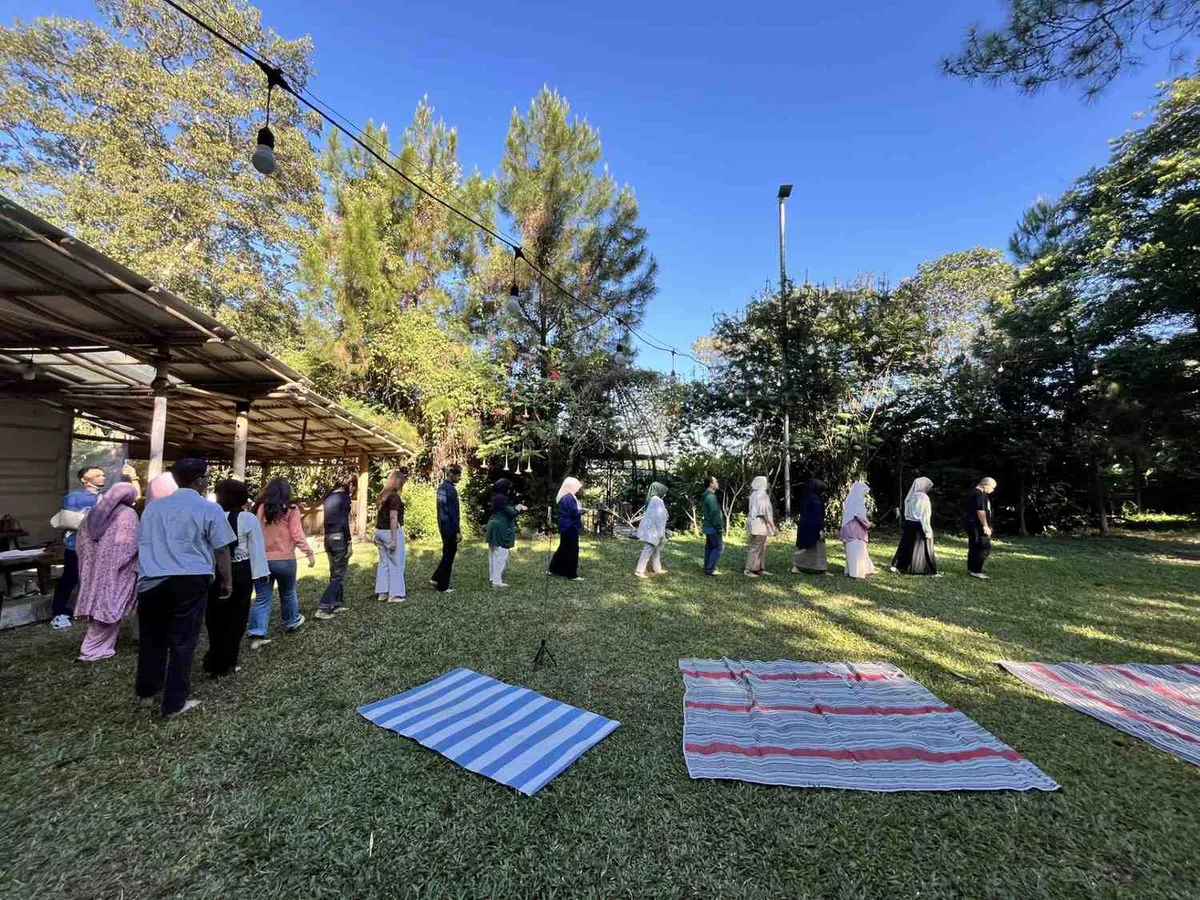 Grounding Bersama Alam (Sumber: Ruang Therapeutic Bandung)
