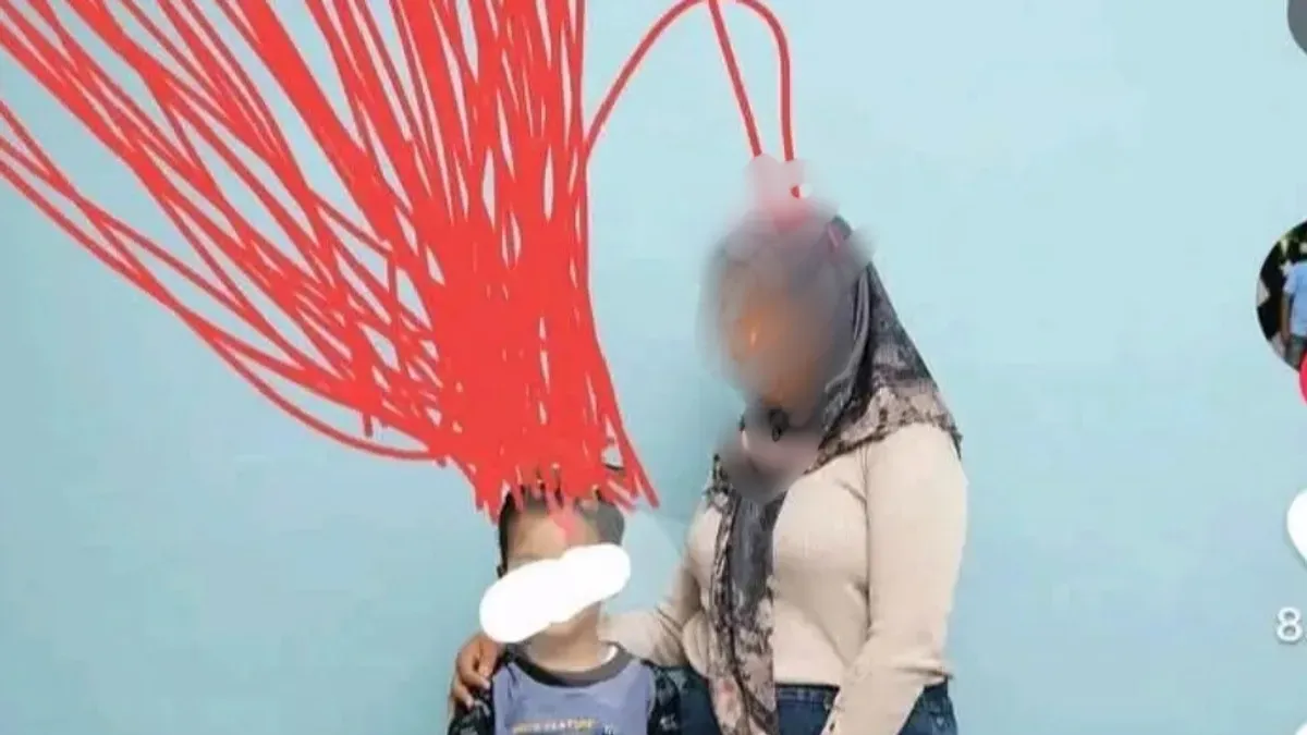 Ibu dan anak yang cuma ikutan tren S-line tanpa tau artinya.