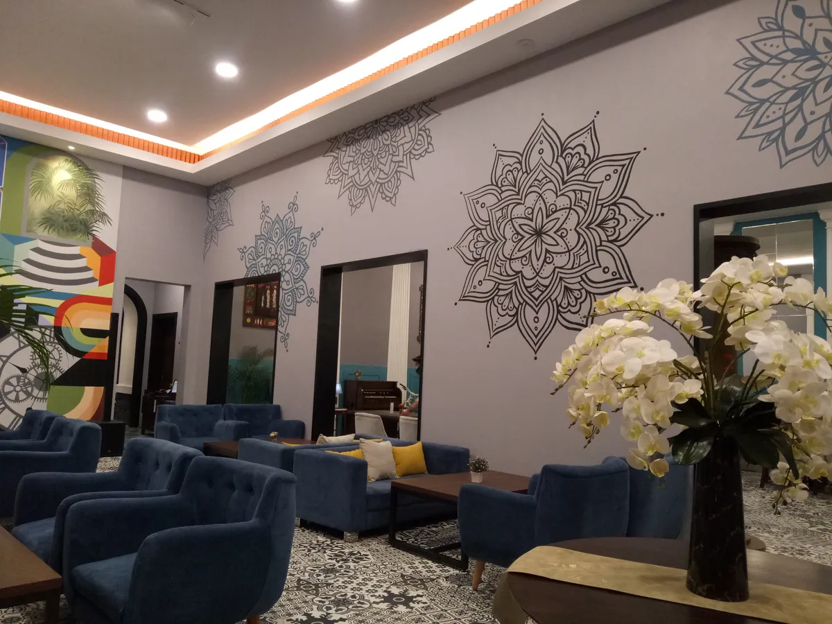 Suasana dan interior Roemah Kentang 1908. (Sumber: Ayobandung.id | Foto: Eneng Reni Nuraisyah Jamil)