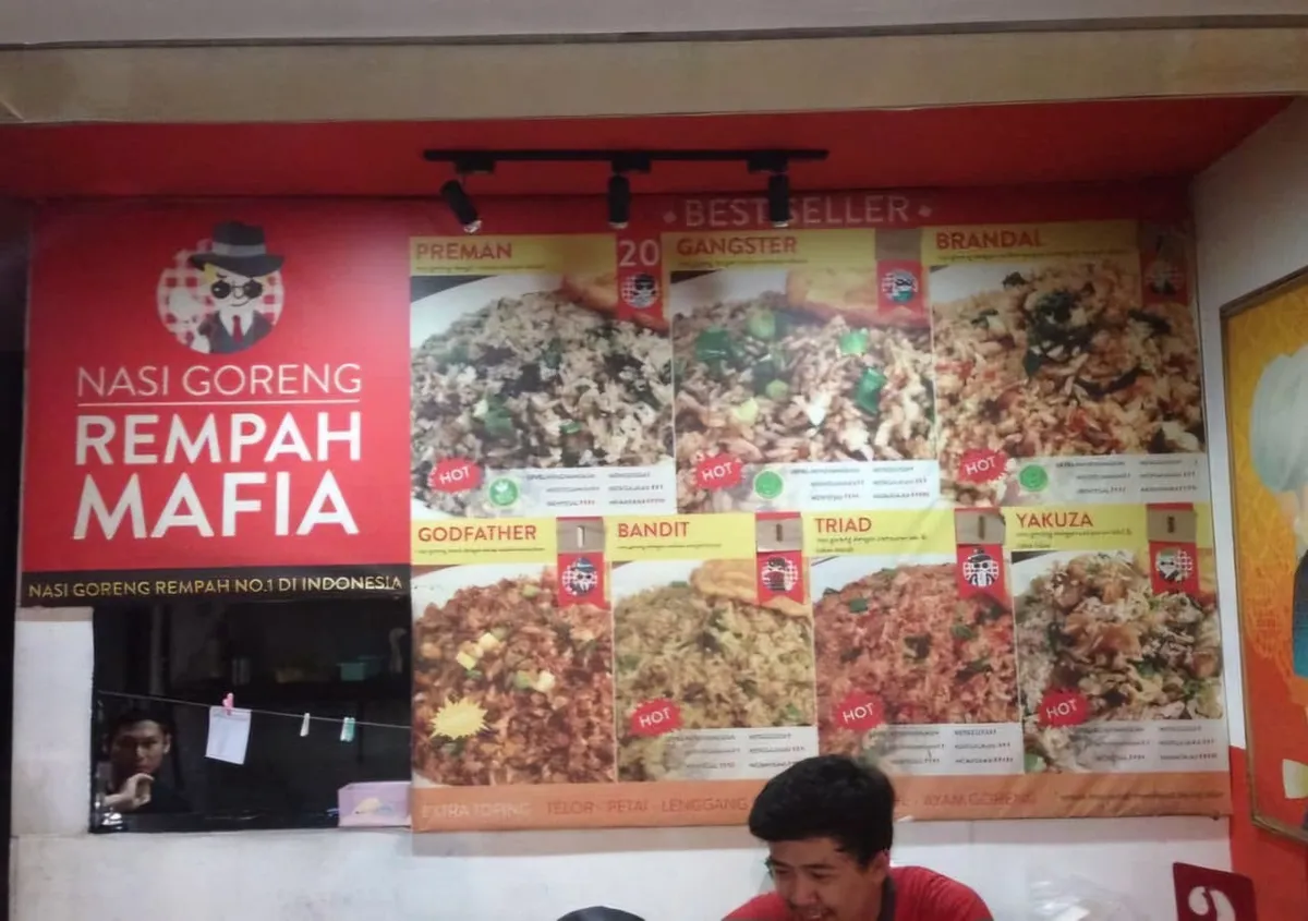 Pilihan menu dan level pedas di kedai Nasi Goreng Rempah Mafia cabang Dipatiukur. (Sumber: Ayobandung.id | Foto: Eneng Reni Nuraisyah Jamil)