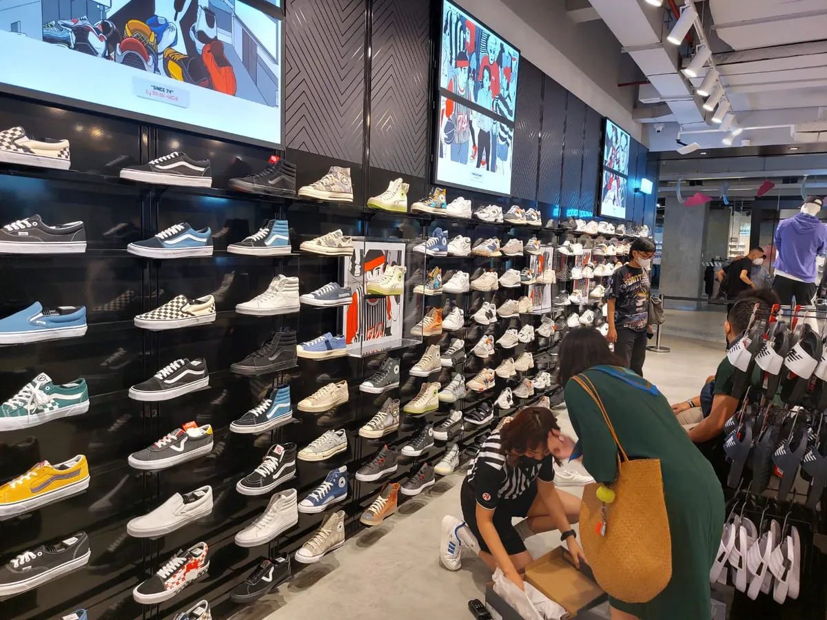Kota Bandung bukan hanya rumah bagi musisi, seniman, dan desainer, tapi juga menjadi ekosistem subur bagi budaya sneaker yang terus tumbuh. (Sumber: Ayobandung.id | Foto: Eneng Reni Nuraisyah Jamil)