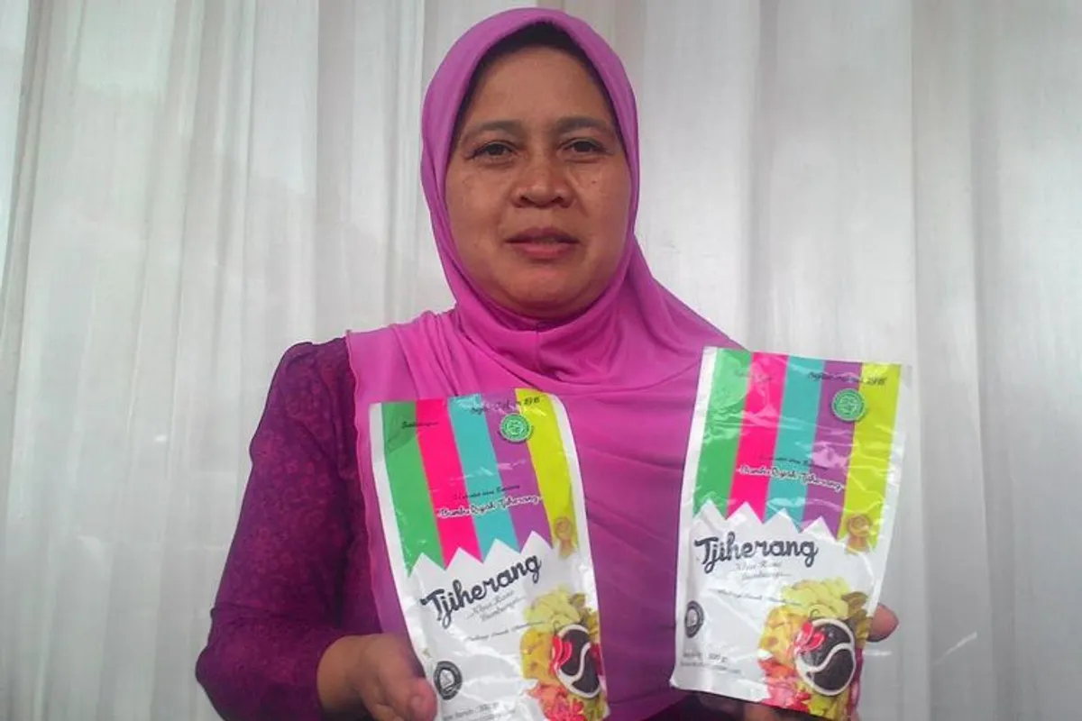 Siti Hamidah, penerus generasi keempat penjual Rujak Ciherang. (Foto: Dok. Ayobandung.com)