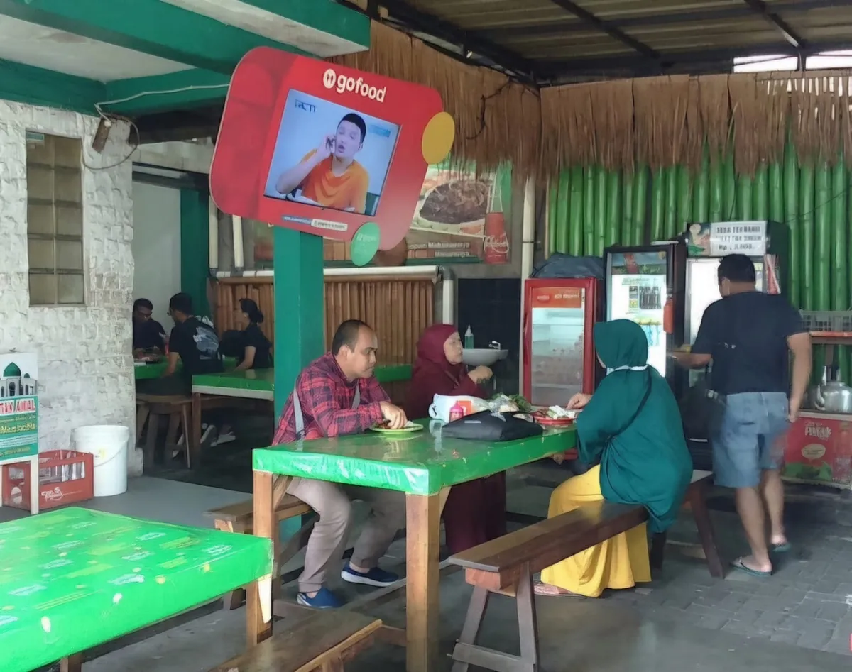 Warung Nasi SPG, sebuah warung kaki lima yang sudah jadi legenda di kalangan pekerja dan mahasiswa sejak awal 2000-an. (Sumber: dok. Warung Nasi SPG)