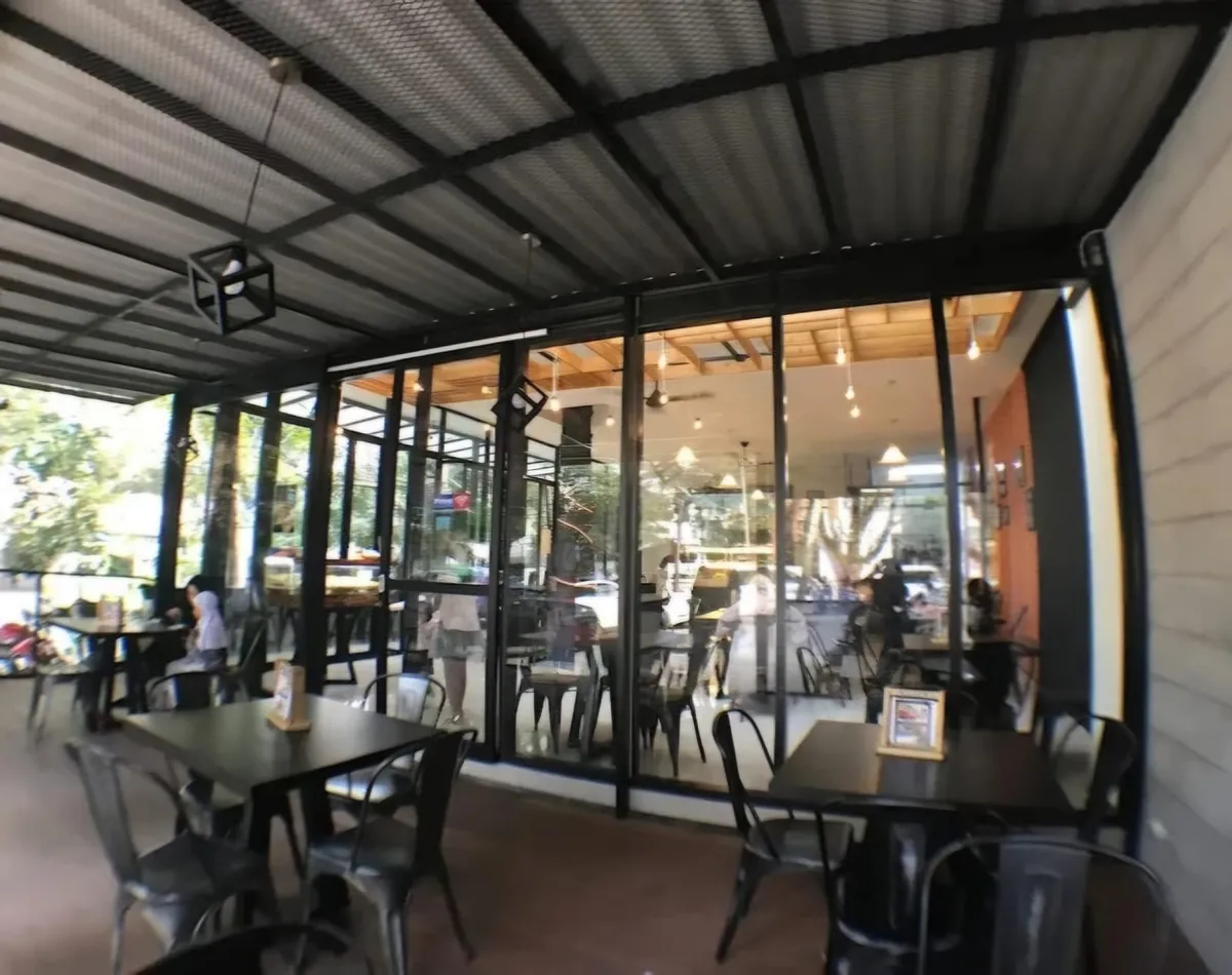 Suasan di Me Time Cafe. (Sumber: Ayobandung.id | Foto: Eneng Reni Nuraisyah Jamil)