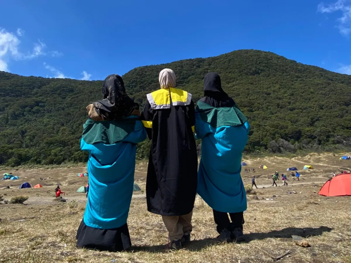Kondisi Siang Hari di Alun-Alun Suryakencana Gunung Gede Pangrango (Sumber: Dokumentasi Penulis | Foto: Dias Ashari)