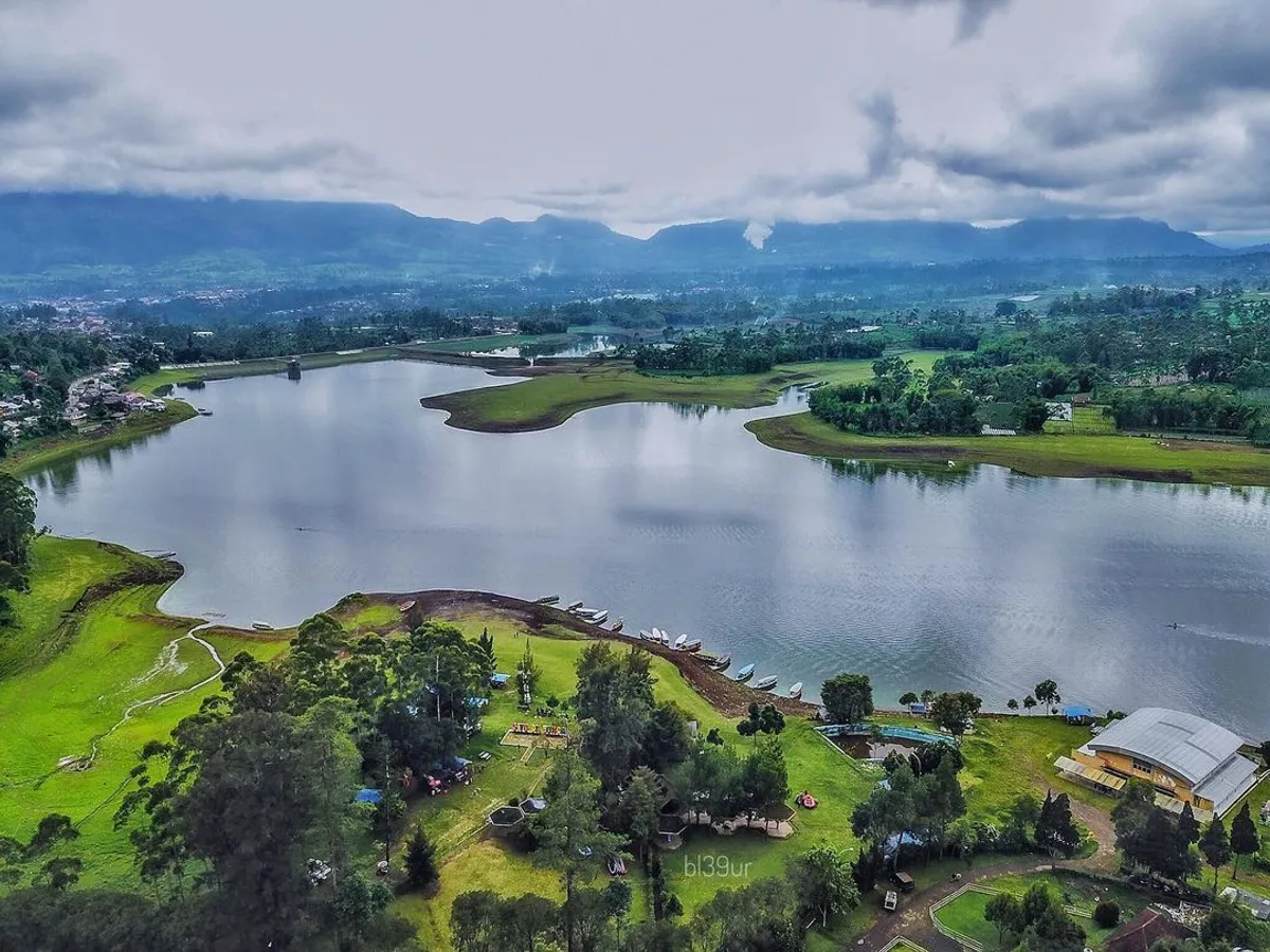 Situ Cileunca di Pangalengan. (Sumber: Wikimedia)