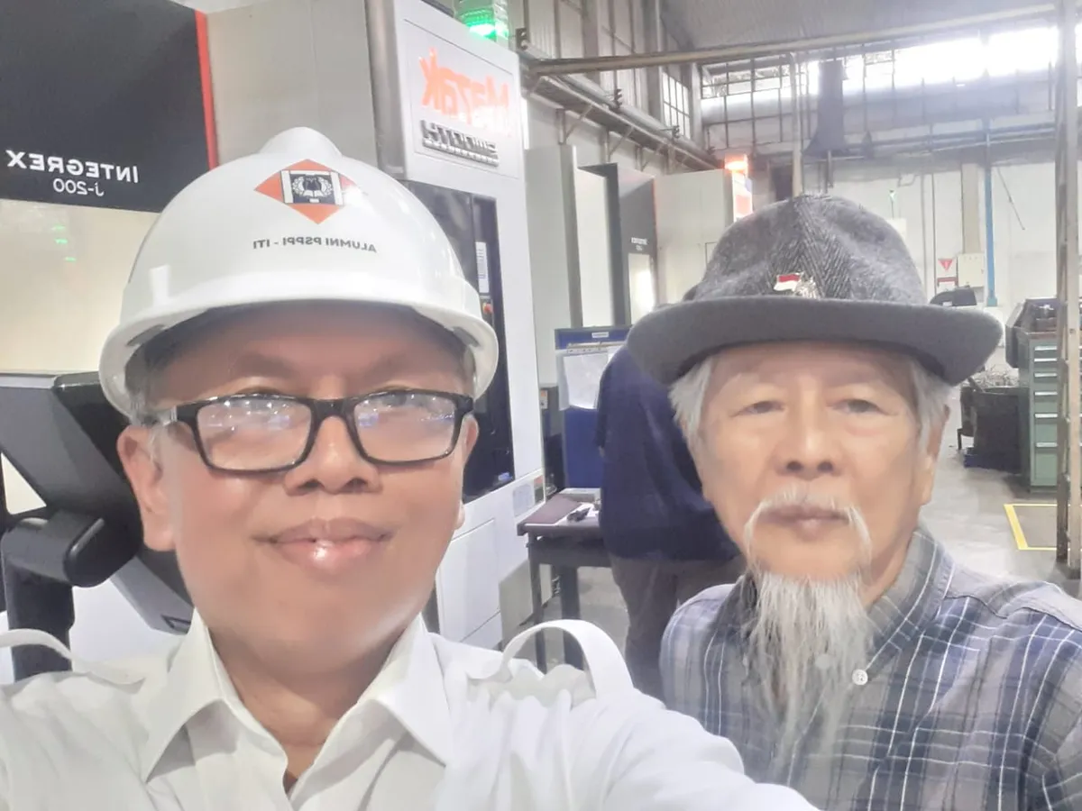 Penulis bersama Hendro Wangsanegara pendiri Pudak Group (Sumber: dokpri | Foto: Totok Siswantara)