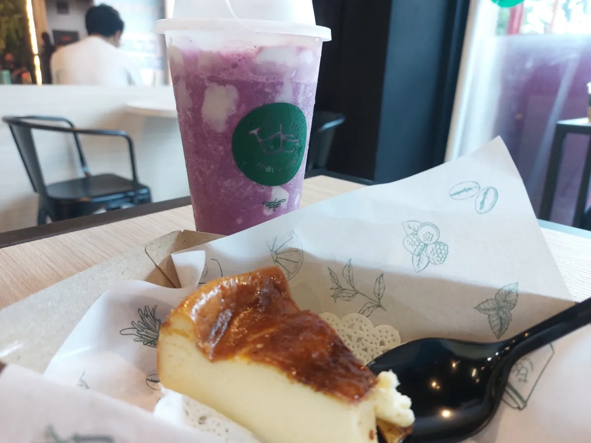 Treat a Cup tampil berbeda dengan menekankan pentingnya kesadaran akan kesehatan melalui makanan dan minuman yang mereka sajikan. (Sumber: Ayobandung.id | Foto: Eneng Reni Nuraisyah Jamil)