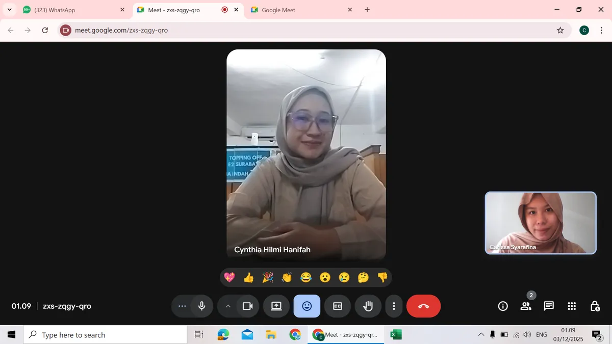 Penulis sedang mewawancarai narasumber, Cynthia Hilmi Hanifah, Wisatawan (Foto: Carissa Syarafina)
