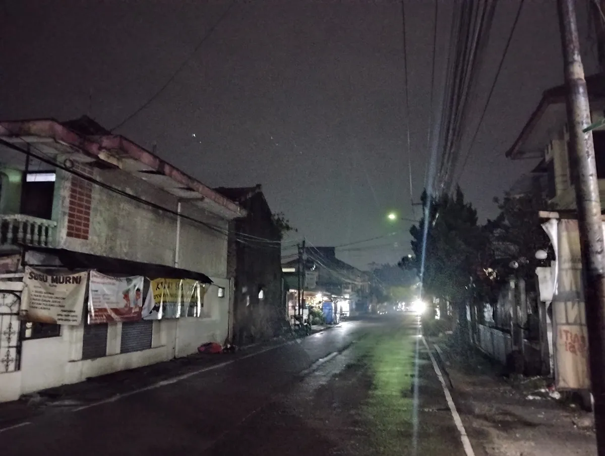 Kurangnya pencahayaan Jalan Pluto Raya,Margasari, Kec. Buahbatu, Kota Bandung , Senin 1 desember 2025 (Sumber: zaki | Foto: zaki)