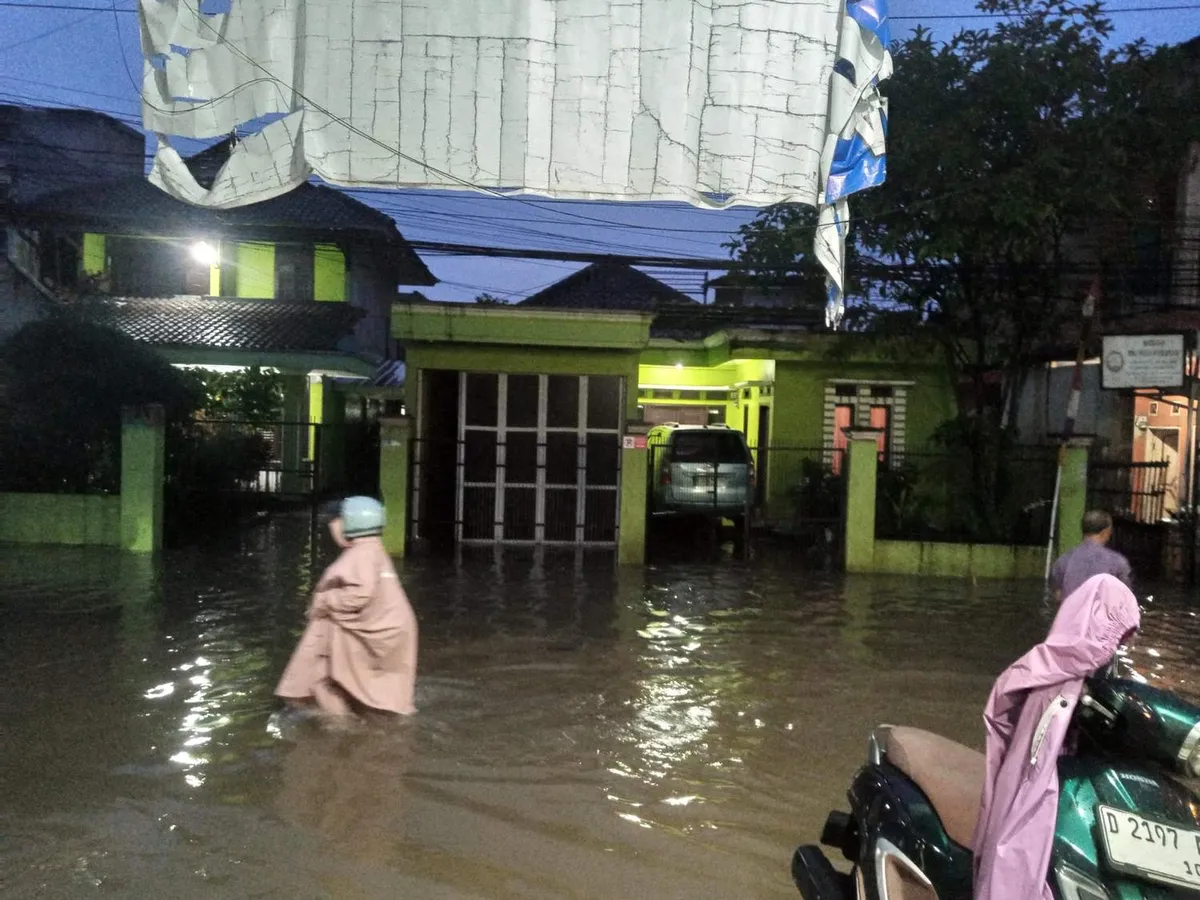 Banjir yang Menggenangi Desa Sukamukti (Sumber: Dokumentasi Penulis | Foto: Dias Ashari)