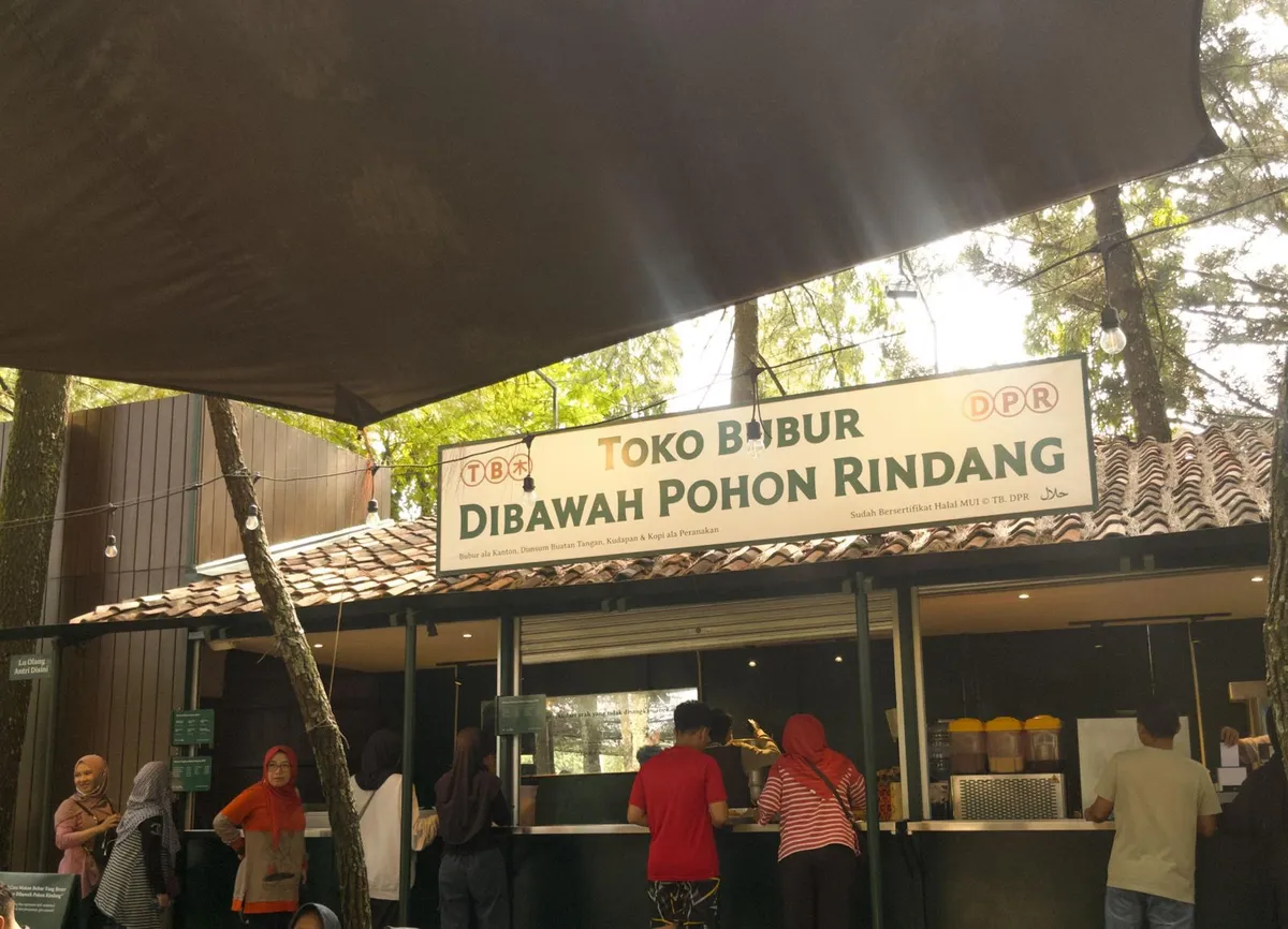 Bubur di Bawah Pohon Rindang (Sumber: Dokumen Pribadi)