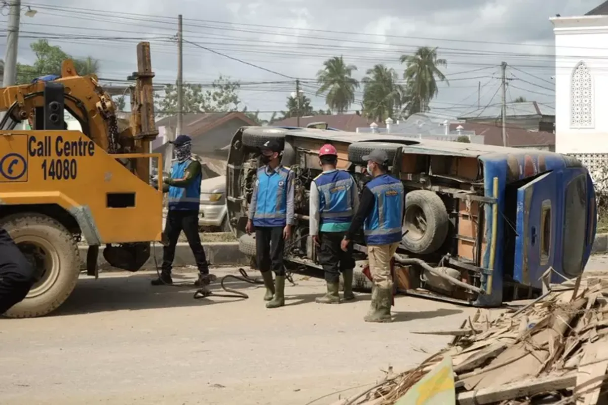 Jasa Marga Salurkan Bantuan Bagi Korban Banjir dan Longsor di Aceh, Sumbar hingga Sumut (Sumber: ayobandung.com | Foto: Gita Esa Hafitri)