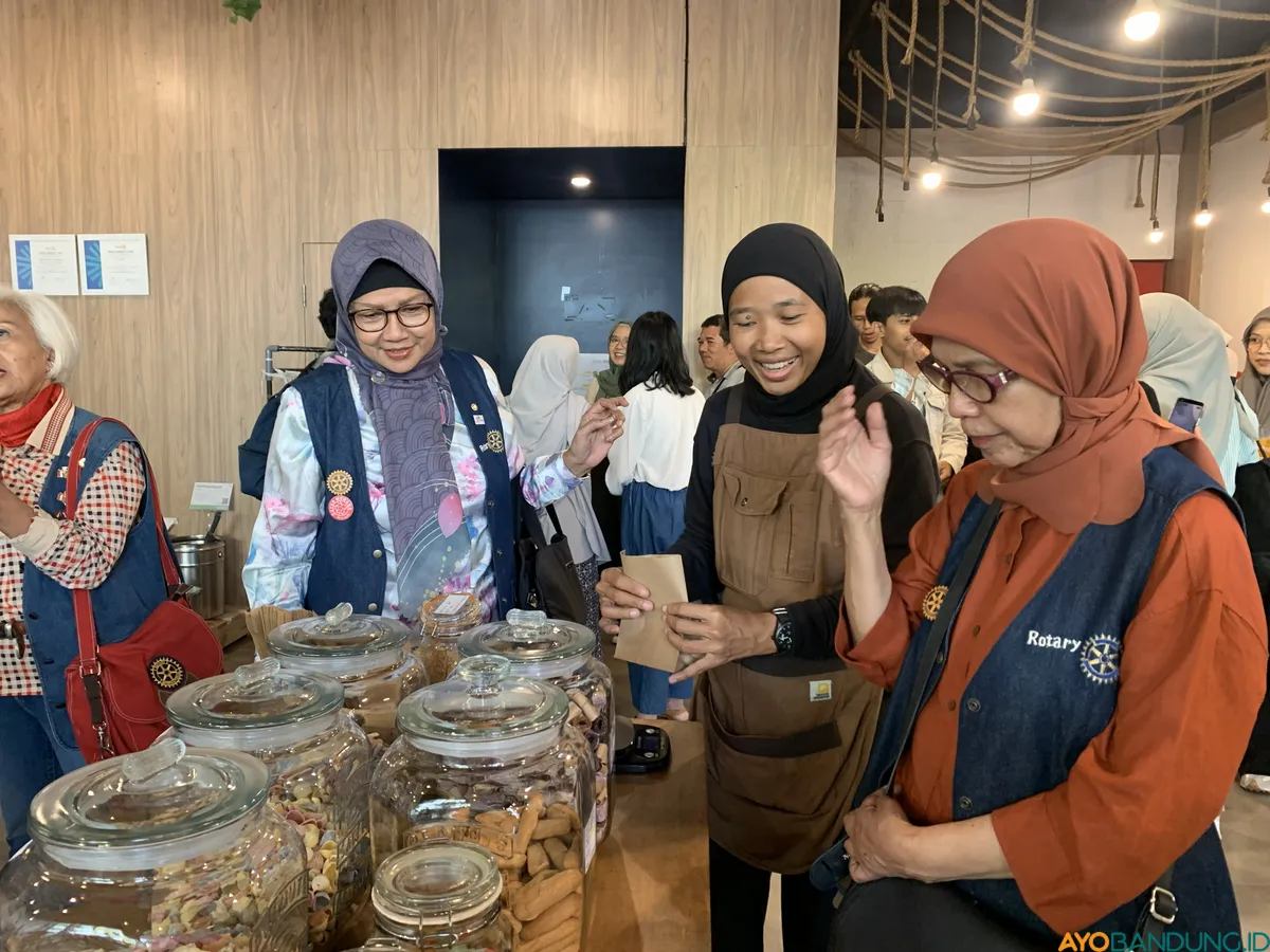 Model bisnis Toko Nol Sampah adalah berjejaring dengan komunitas yang membuatnya berkelanjutan. (Sumber: ayobandung.id | Foto: Toni Hermawan)
