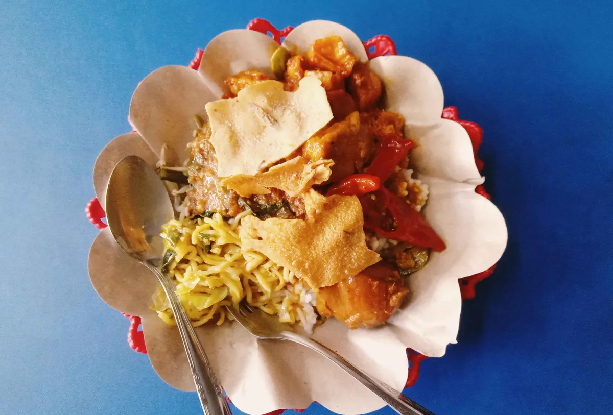 Nasi pecel ala Bu Mun yang sederhana, tapi rasanya selalu menggugah selera. (Sumber: Dokumen Pribadi | Foto: Annisa Fitri Ramadhani)