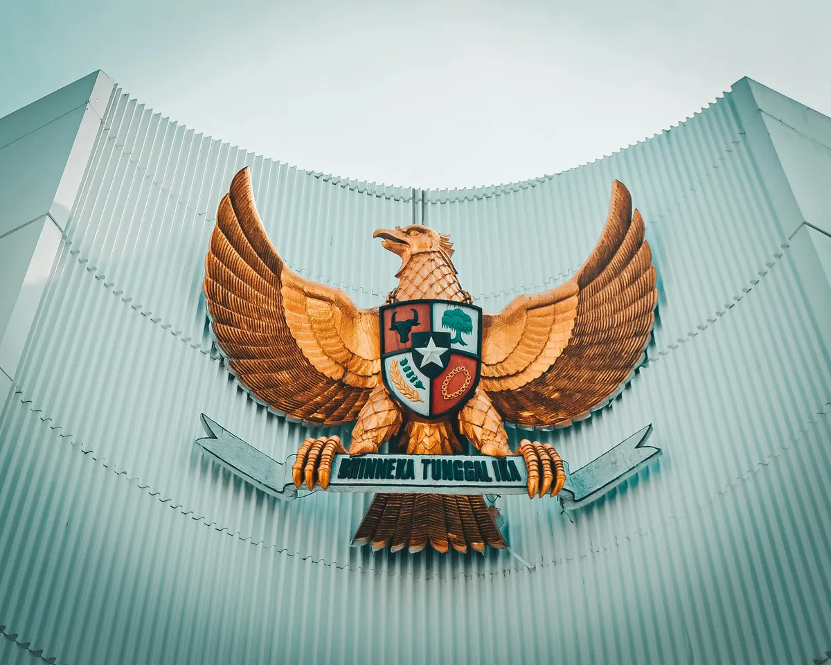 Garuda Pancasila lambang keadilan, integritas, moralitas, dan prinsip hukum yang dijunjung hakim. (Sumber: https://www.pexels.com/id-id/foto/lambang-nasional-garuda-pancasila-indonesia-33650329/ | Foto: Dhanil Prayudy Wibowo)
