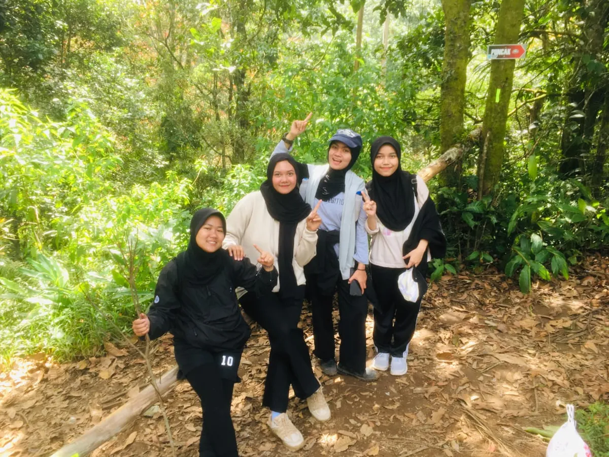 jalur pendakian gunung tangkuban perahu (Sumber: dokumentasi pribadi | Foto: Firqotu Naajiyah)