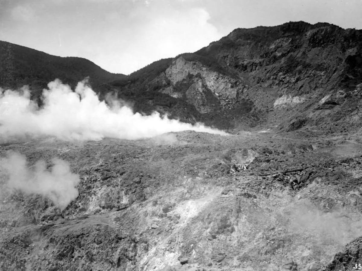 Kawah Gunung Papandayan. (Sumber: KITLV)