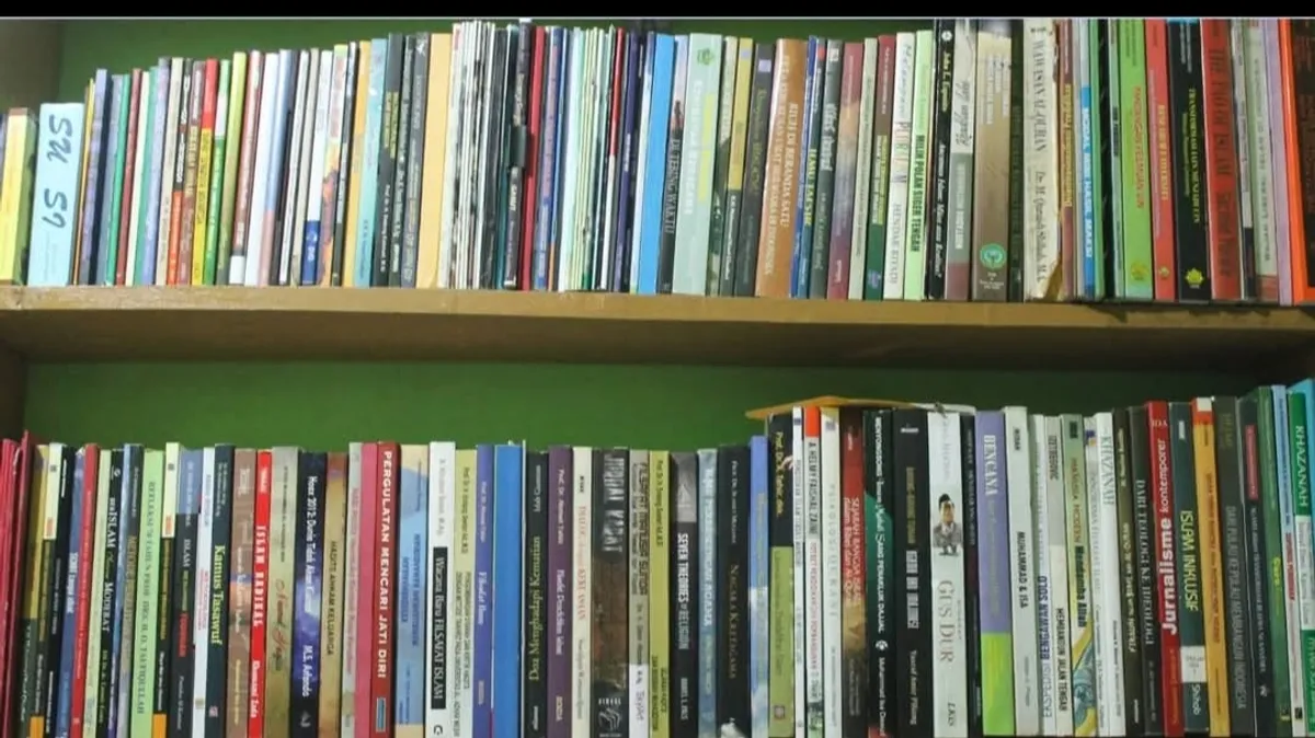 Koleksi perpustakaan pribadi alakadarnya pada 14 Agustus 2014. (Sumber: Istimewa | Foto: IBN GHIFARIE)