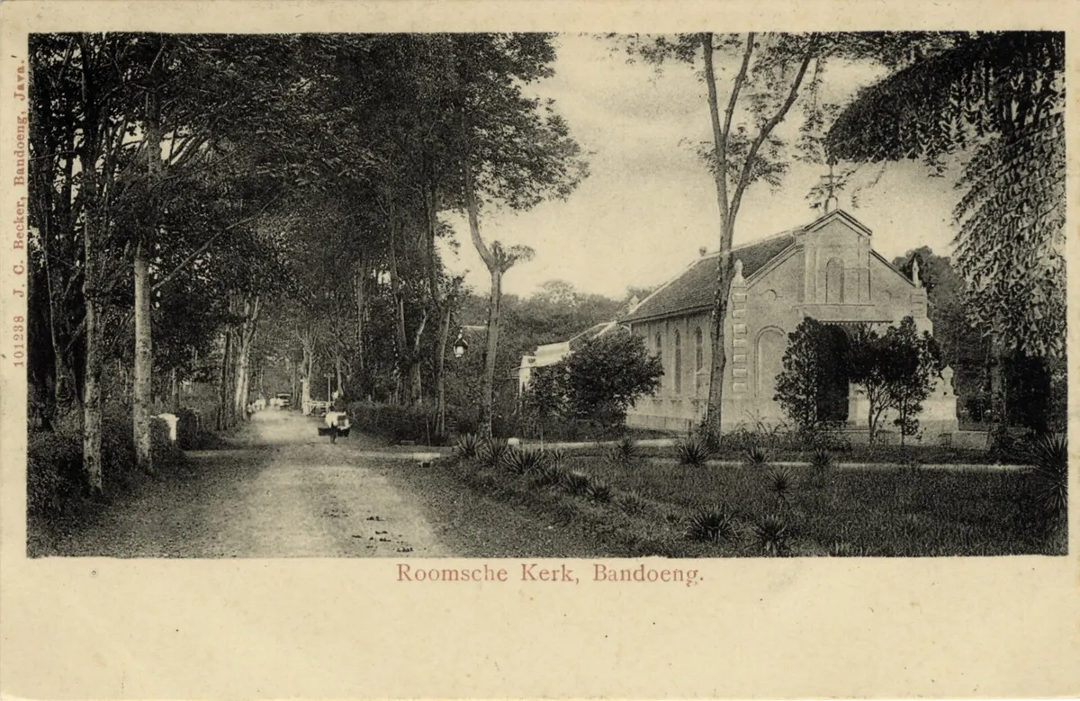 Bangunan Gereja St. Franciscus Regis. (Sumber: KITLV)