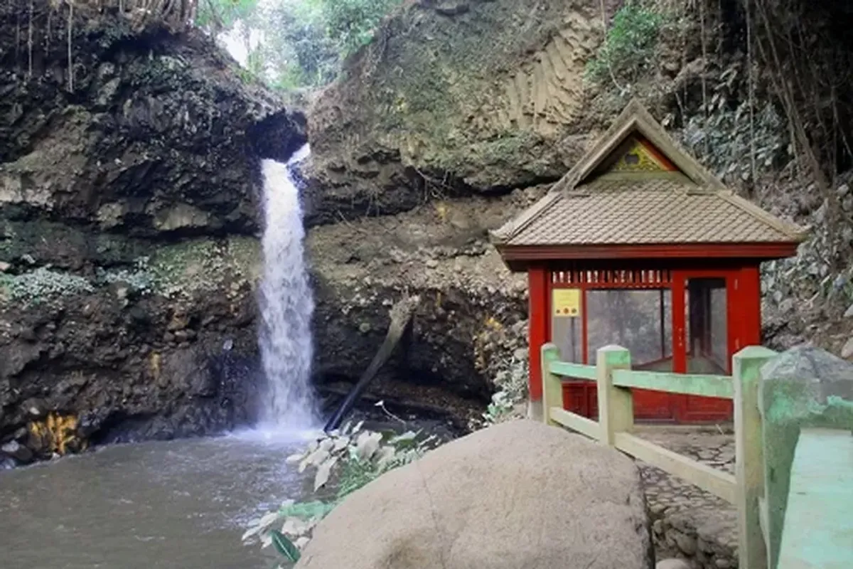 Curug Dago. (Sumber: Ayobandung)