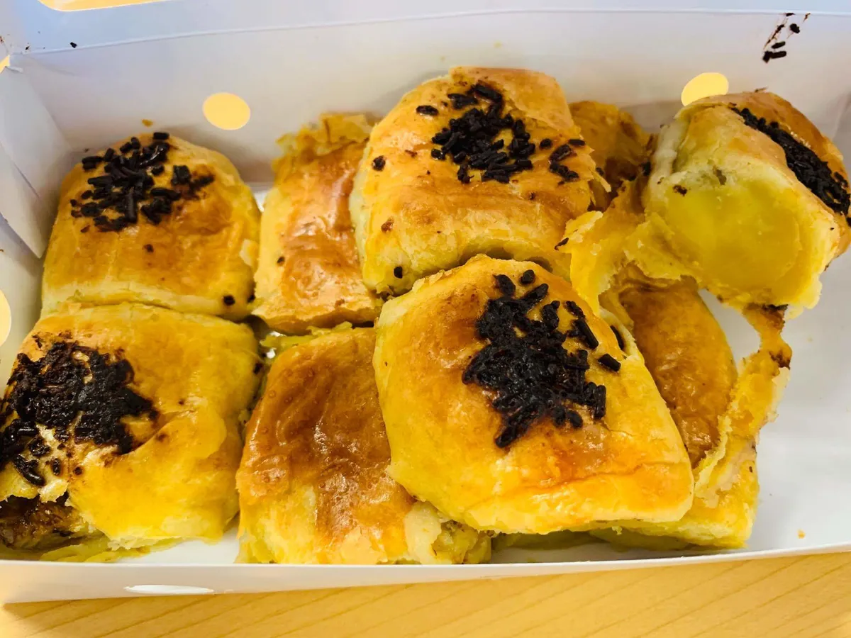 Pisang Bolen yang jadi oleh-oleh khas Bandung. (Sumber: Flickr | Foto: Iain Cameron)