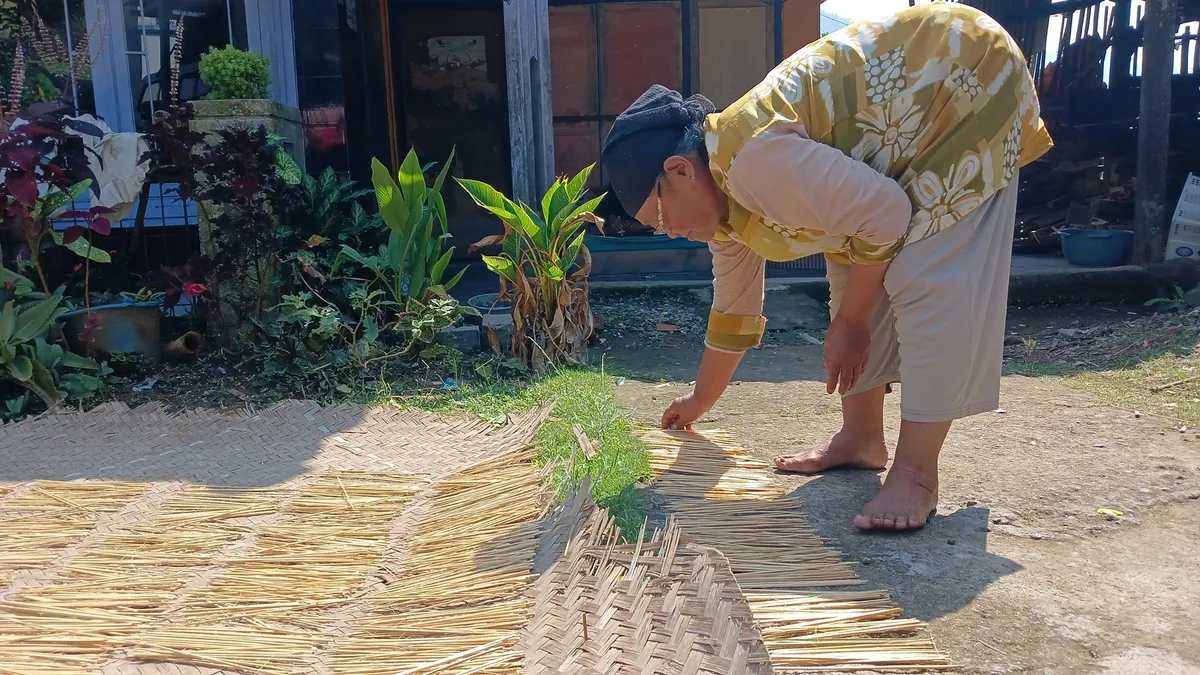 Sentra Kerajinan Tusuk Sate di Kampung Randukurung, Kabupaten Bandung. (Foto: Restu Nugraha)