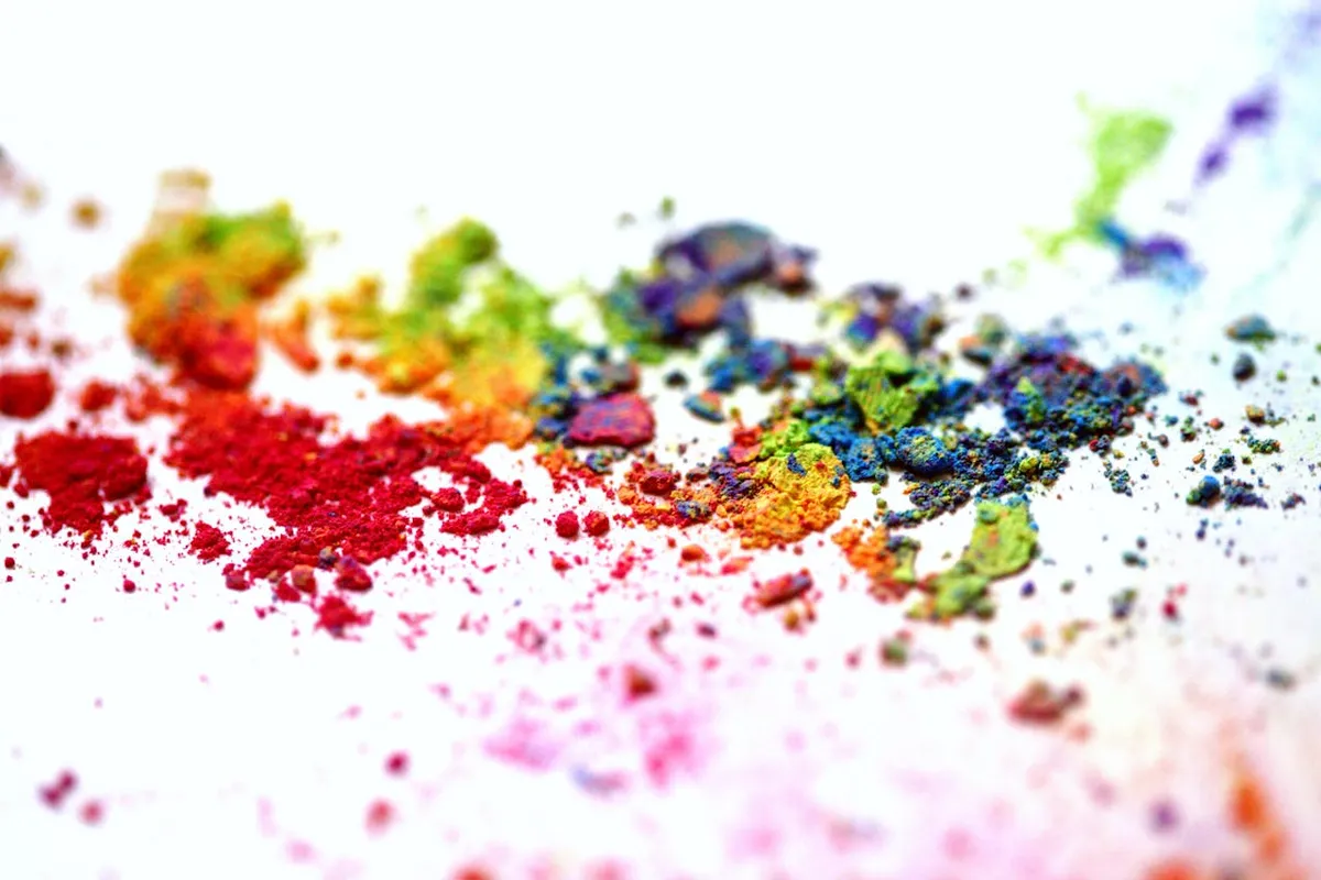 Hari ini, prilaku menyimpang bisa disamarkan dengan berbagai istilah global yang membuat terlihat keren dan terkoneksi global seperti LGBT. (Sumber: Pexels/Alexander Grey)
