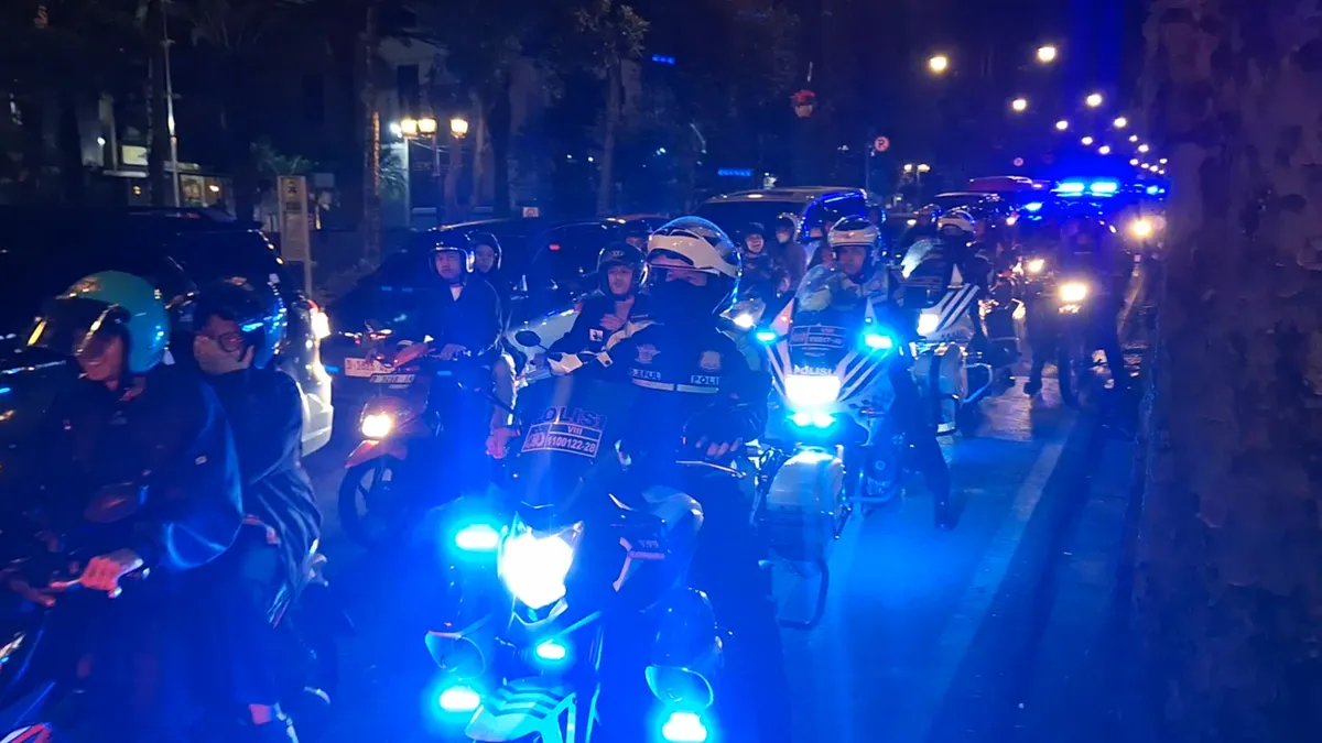 Petugas gabungan tengah melakukan patroli di Kota Bandung. (Sumber: Polrestabes Bandung)
