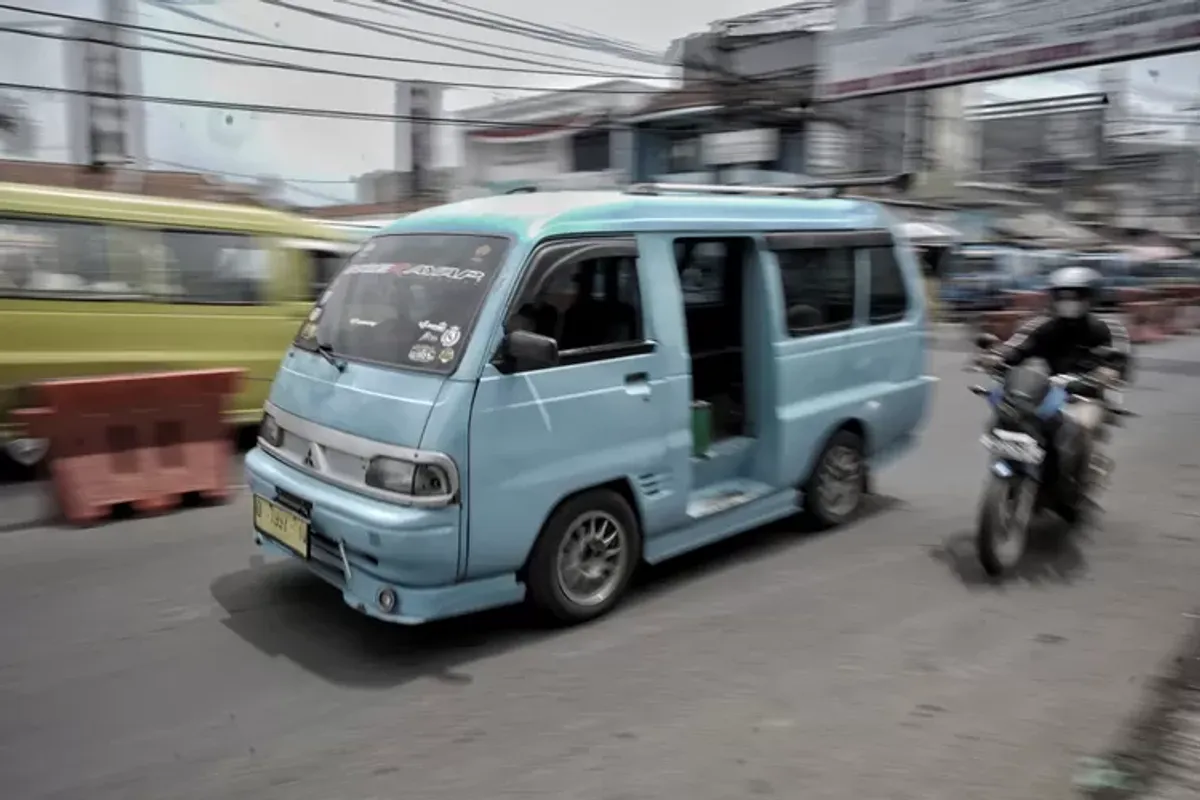 Angkot di Bandung Raya. (Sumber: Ayobandung.id | Foto: Kavin Faza)