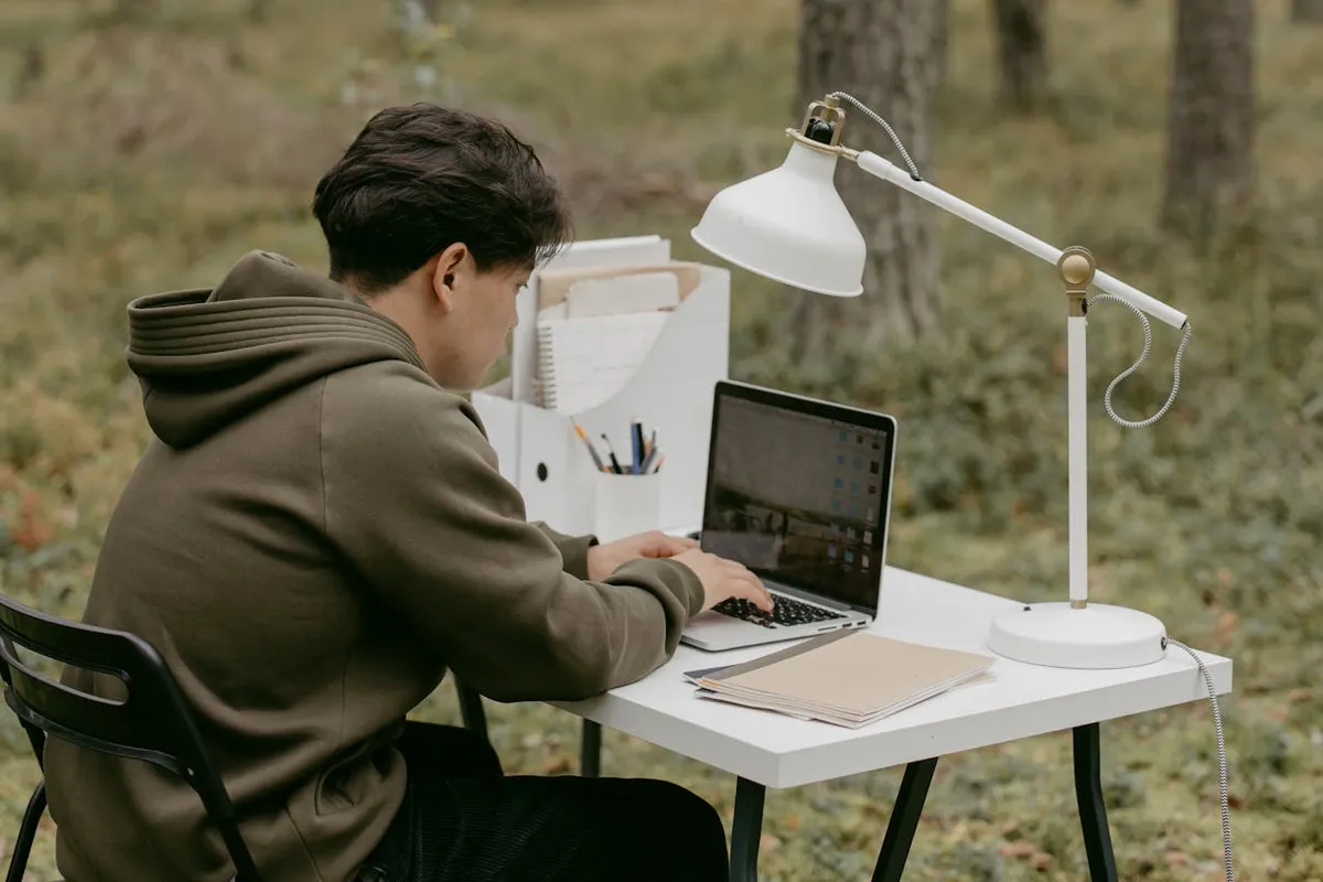 Konsep domestikasi teknologi membantu kita melihat bahwa hubungan manusia dan teknologi jauh lebih rumit. (Sumber: Pexels/cottonbro studio)