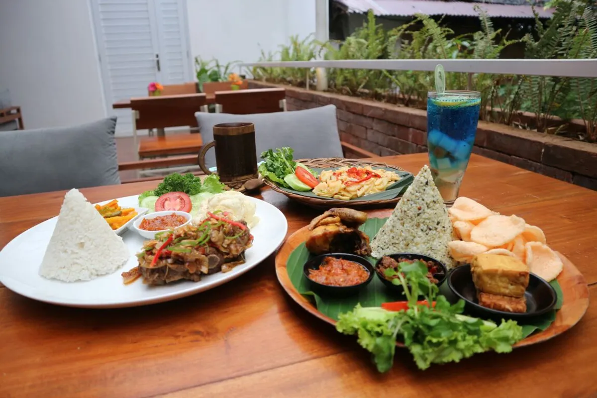Menu di Kebon Awi Dago Cafe & Resto (Sumber: Ayobandung.id | Foto: Eneng Reni Nuraisyah Jamil)