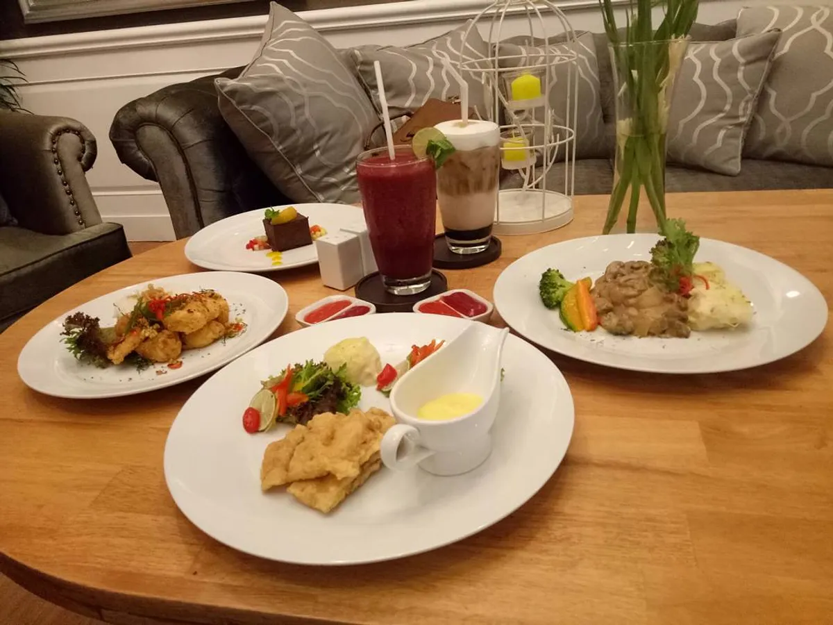 Berawal dari hobi berkeliling ke tempat unik di dalam dan luar negeri, Citra Puspita membawa pulang inspirasi yang akhirnya berwujud dalam Lazy Lola Coffee Bar and Eatery (Sumber: Ayobandung.id | Foto: Eneng Reni Nuraisyah Jamil)