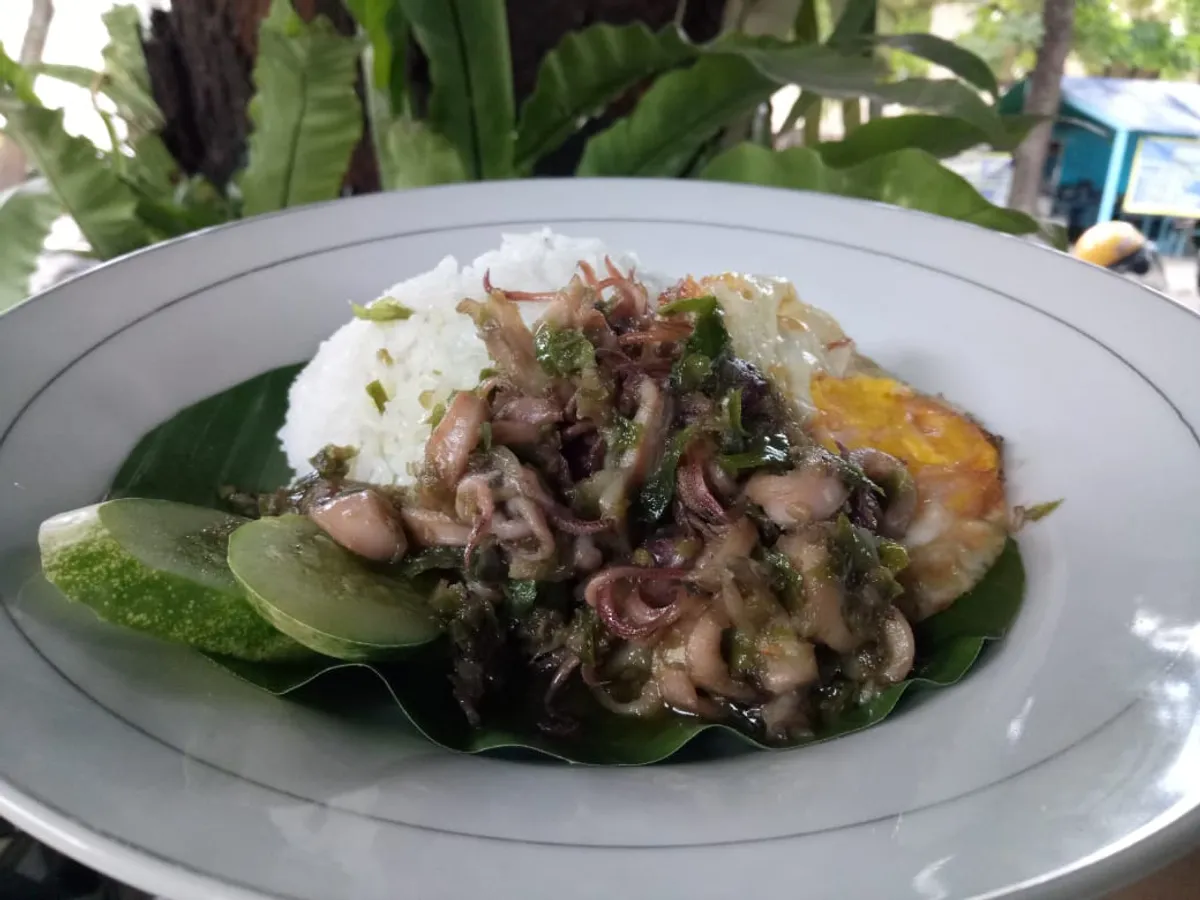 Menu Cumi Nyinyir dari Noka Coffee & Kitchen (Sumber: Ayobandung.id | Foto: Eneng Reni Nuraisyah Jamil)