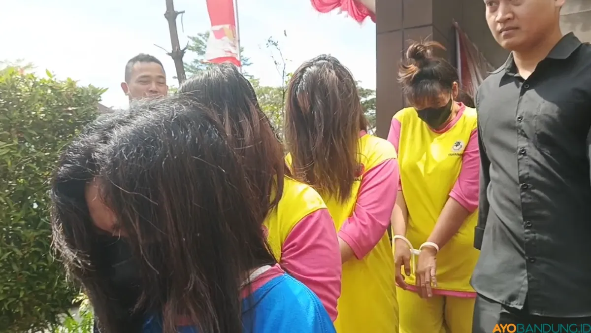Polda Jabar tangkap pelaku perdagangan bayi dari Kabupaten Bandung ke Singapura. (Sumber: ayobandung.id | Foto: Gilang Fathu Romadhan.)