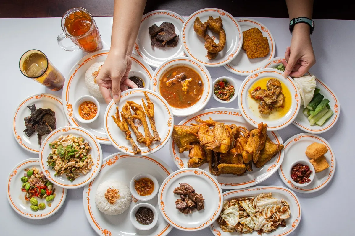 Sajian menu di rumah makan Tjap Ajam. (Sumber: Tjap Ajam)