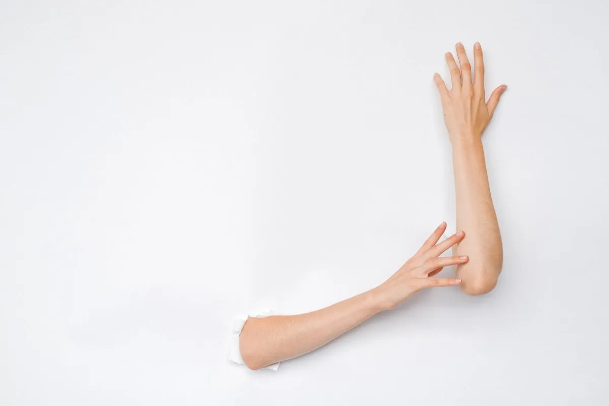 Kosakata arkais itu mulai berdebu, tak lagi sering diganggu. (Sumber: Pexels/Anna Shvets)