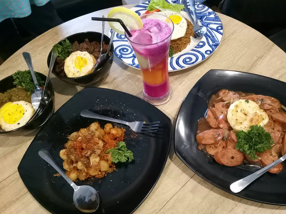 Sejumlah menu di Non Kitchen & Coffee. (Sumber: Ayobandung.id | Foto: Eneng Reni Nuraisyah Jamil)