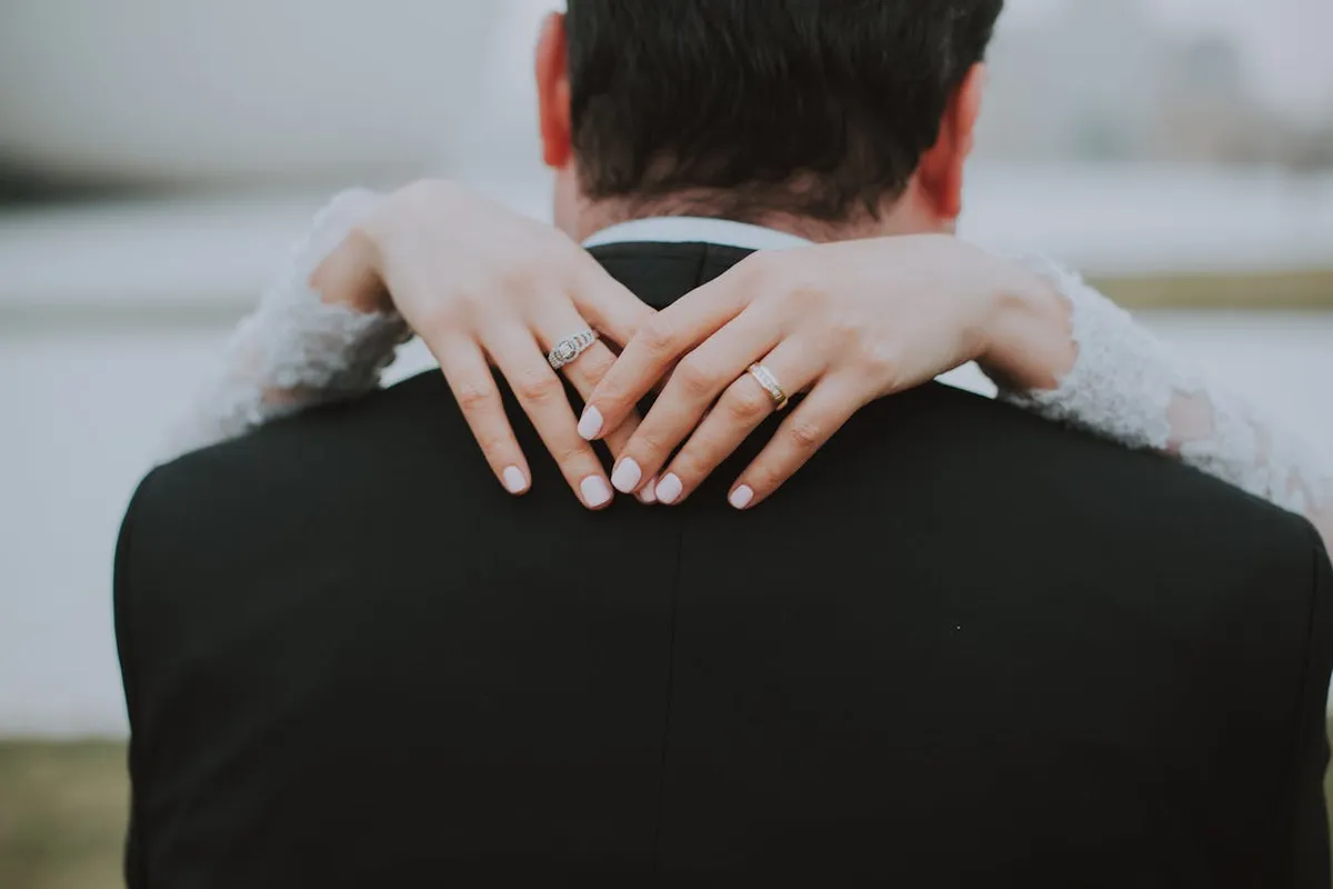 Dari sisi pragmatisme ekonomi, lahir gerakan "Intimate Wedding" dan "Nikah di KUA" yang viral di media sosial. (Sumber: Pexels/Anastasiya Lobanovskaya)