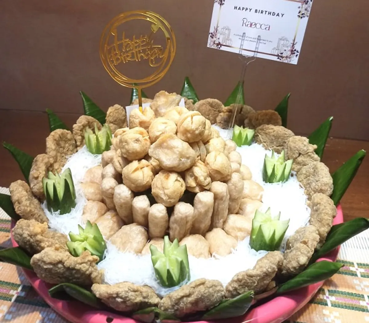 Tumpeng Pempek untuk ulang tahun. (Foto: Ist)