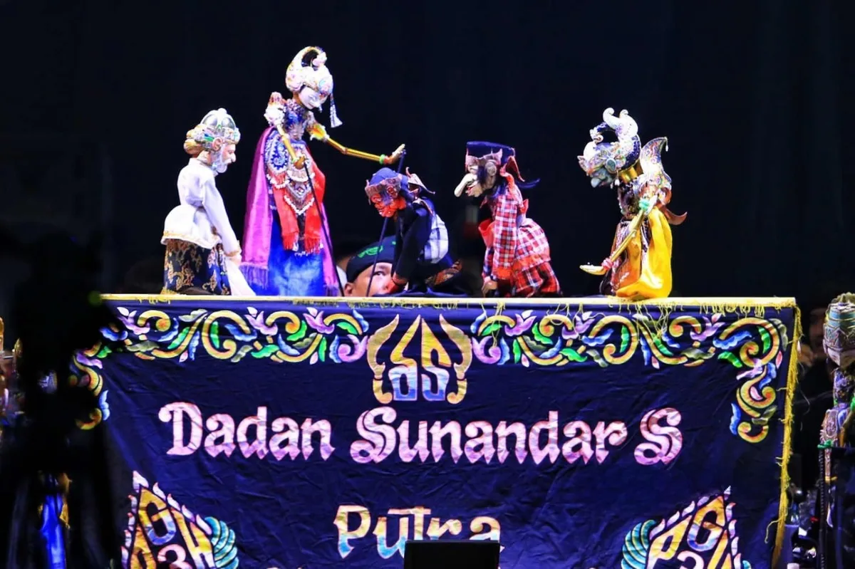 Pertunjukan wayang golek Dadan Sunandar Sunarya. (Sumber: Ayobandung | Foto: Irfan Al Faritsi)
