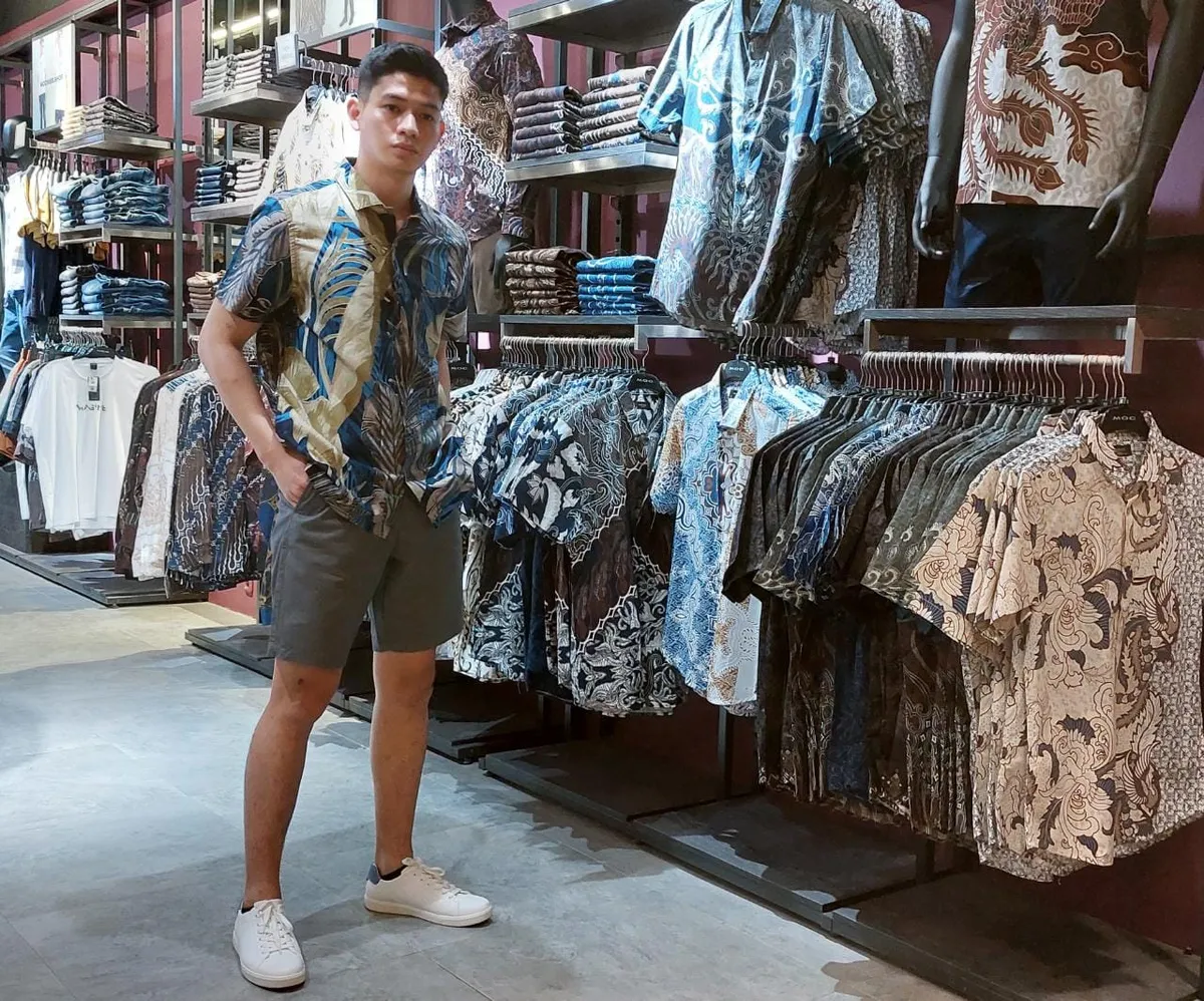 Koleksi produk fashion dari brand lokal MOC (Sumber: Ayobandung.id | Foto: Eneng Reni Nuraisyah Jamil)