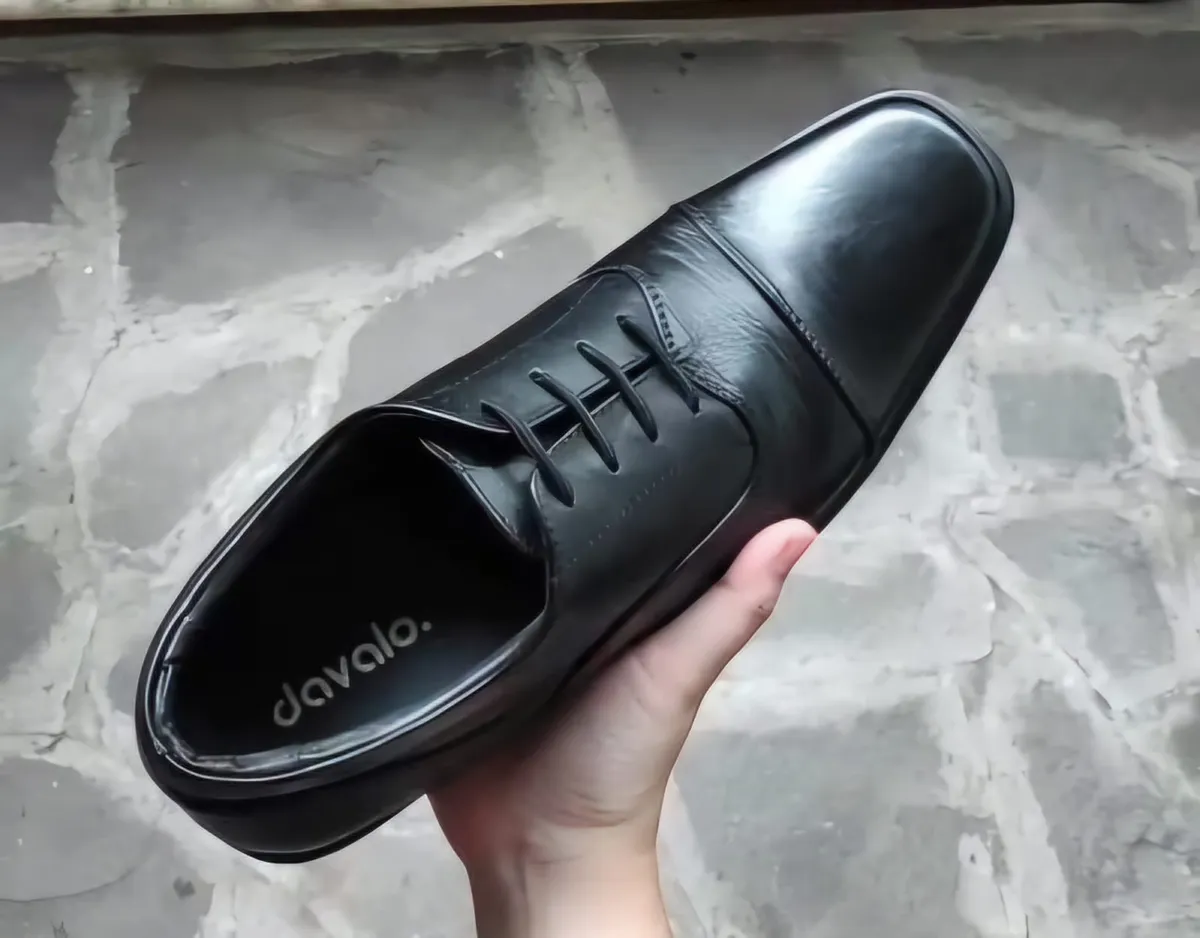 Koleksi sepatu kulit dari brand lokal Davalo. (Sumber: Davalo)