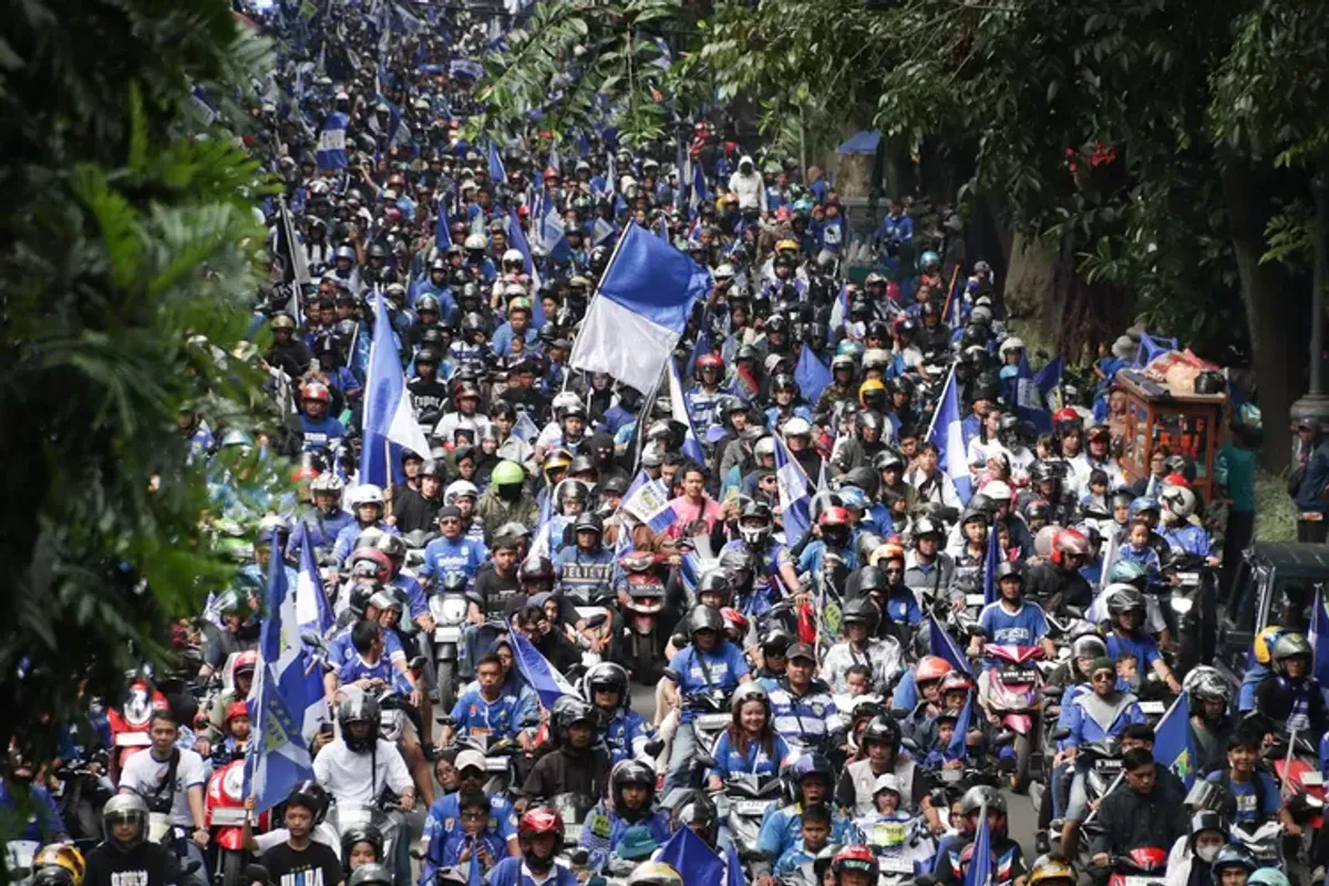 Konvoi Persib Bandung Juara Liga 1 tahun 2025. (Sumber: Ayobandung.id | Foto: Magang Foto/Lukman Hidayat)
