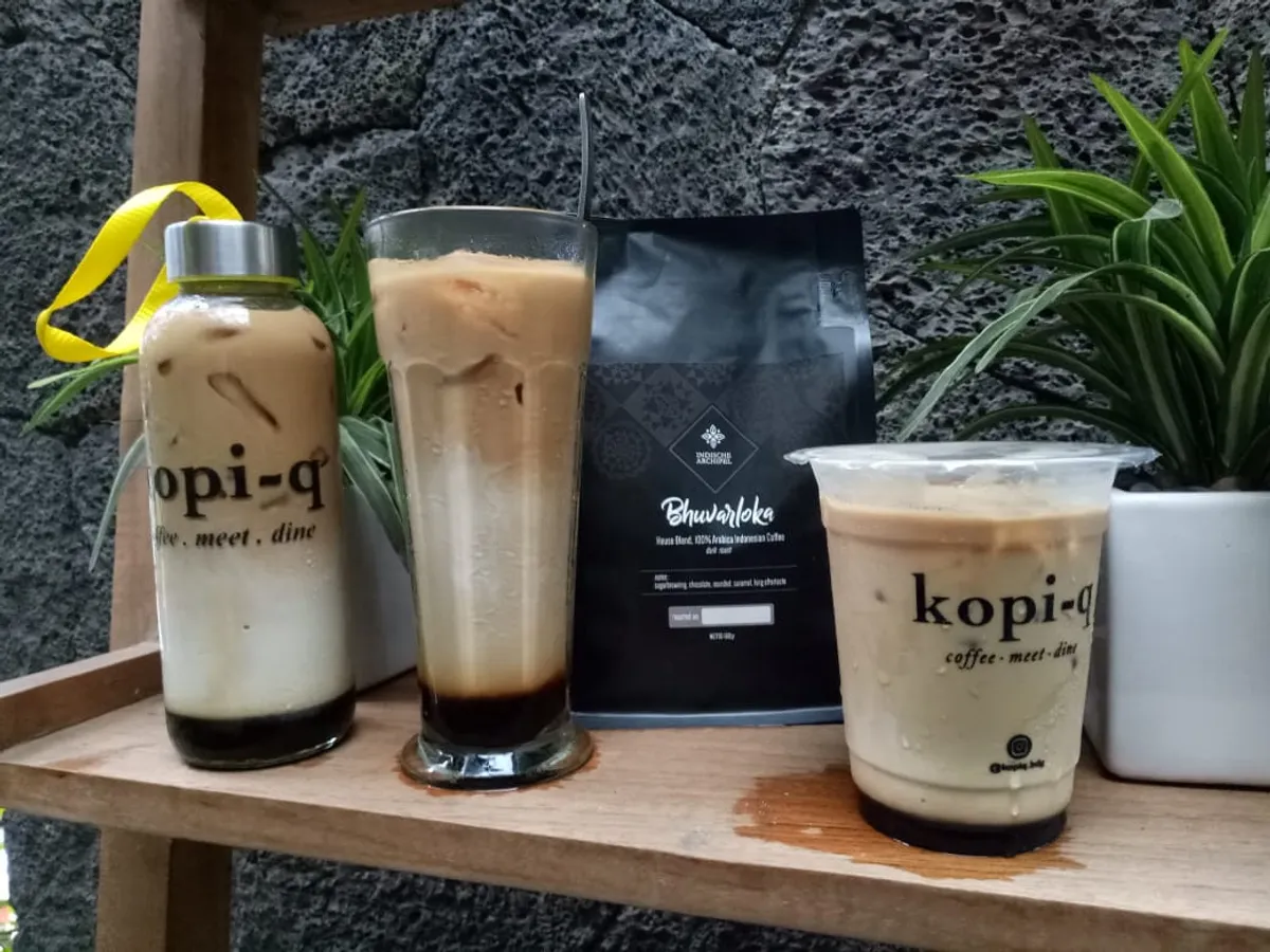 Produk kopi dan minuman olahan kopi dari Indische Archipel Roastery. (Sumber: Ayobandung.id | Foto: Eneng Reni Nuraisyah Jamil)