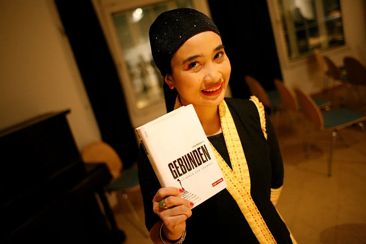Okky Madasari penulis buku Entrok. (Sumber: Wikimedia Commons/Bettina David)