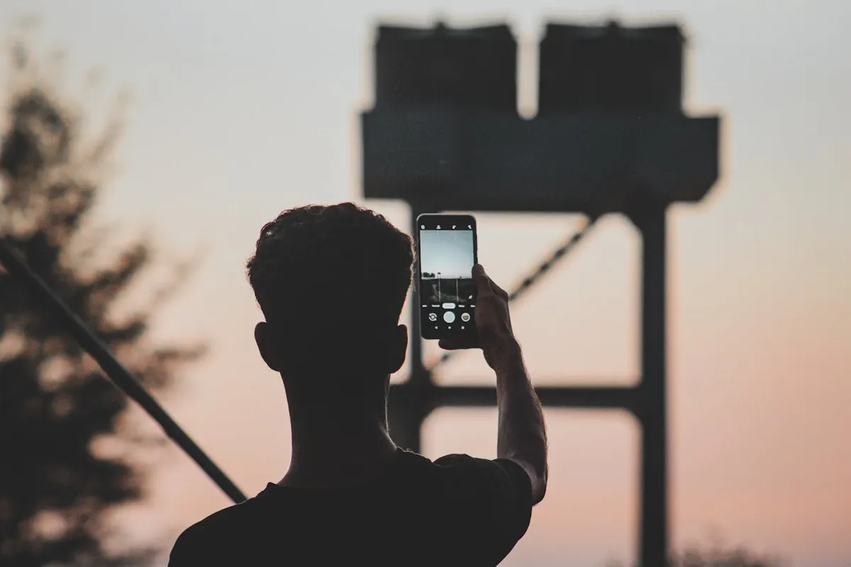 Literasi digital membantu mereka memahami cara kerja media sosial. (Sumber: Pexels/Akhil Antony)